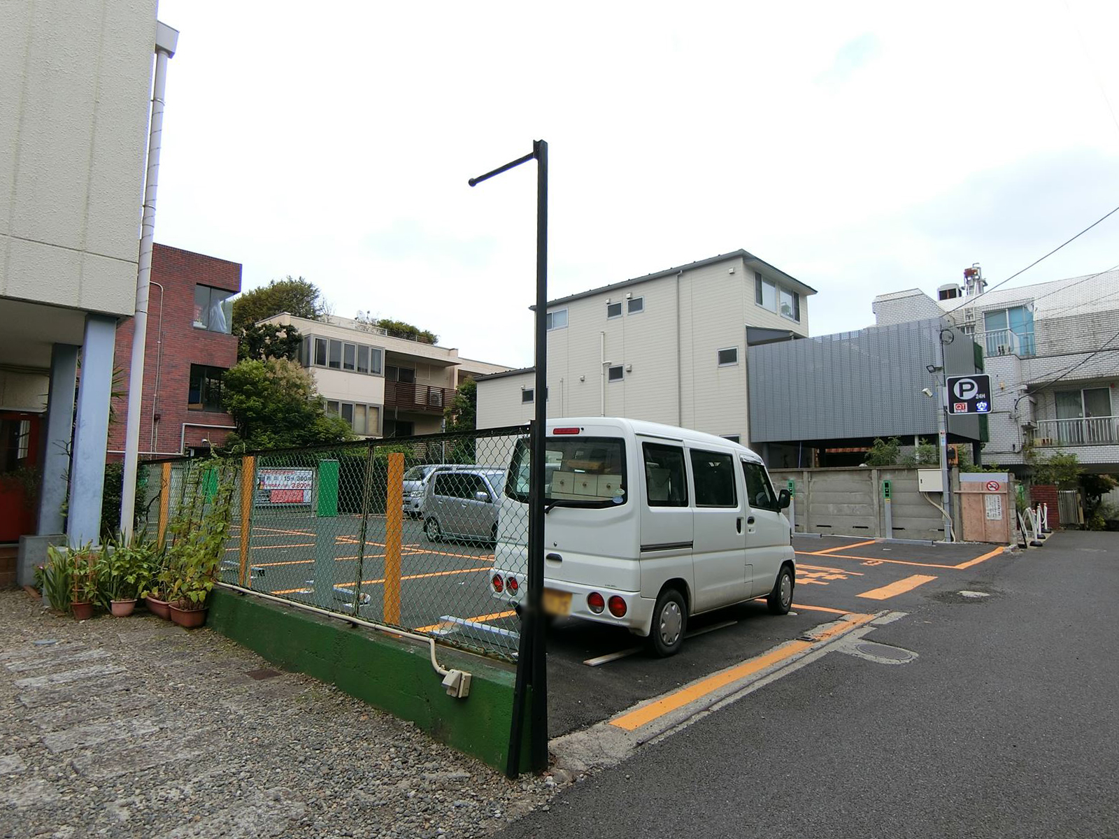 隣のコインパーキング