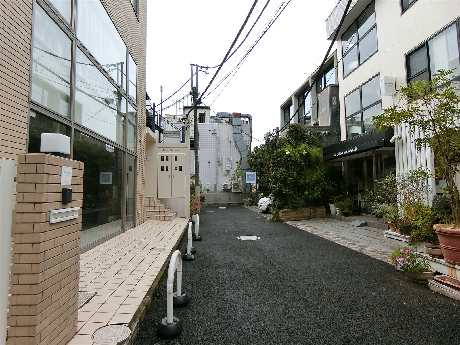 周辺は住宅街