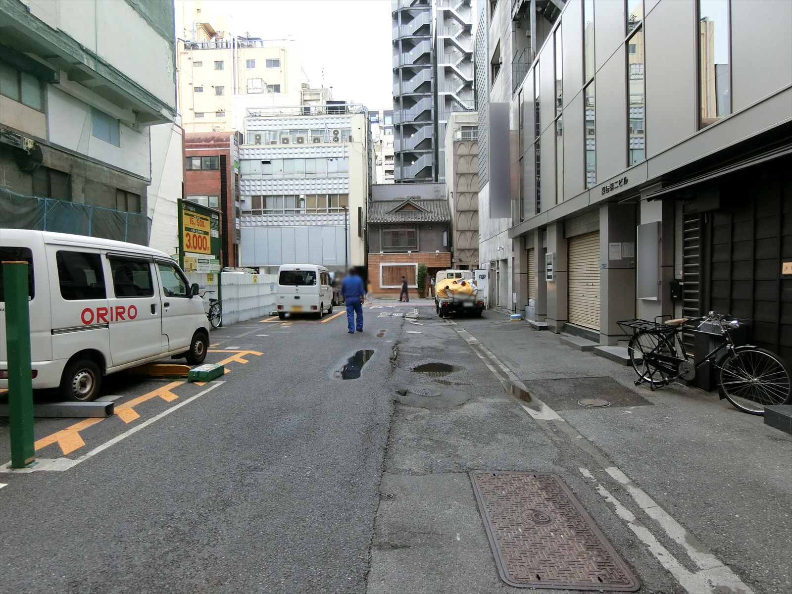 長谷第二ビル前面の通り