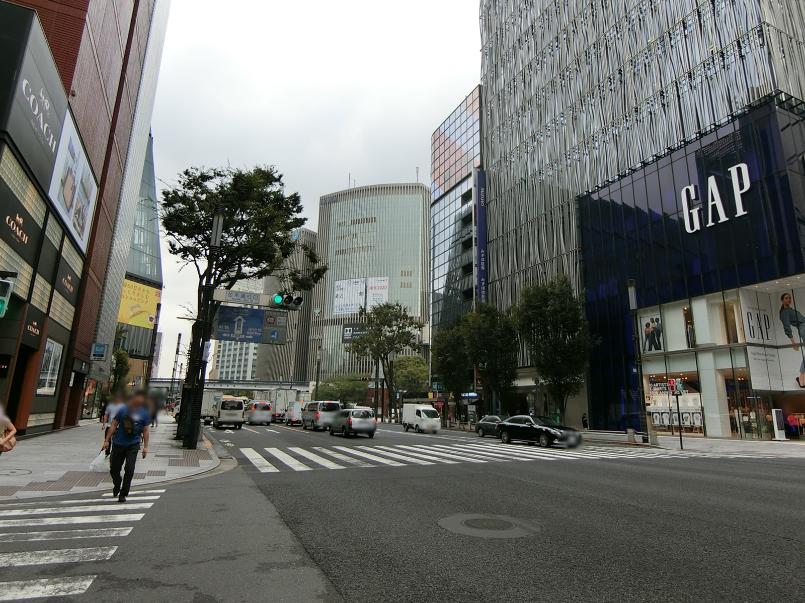 対鶴館前面の晴海通り