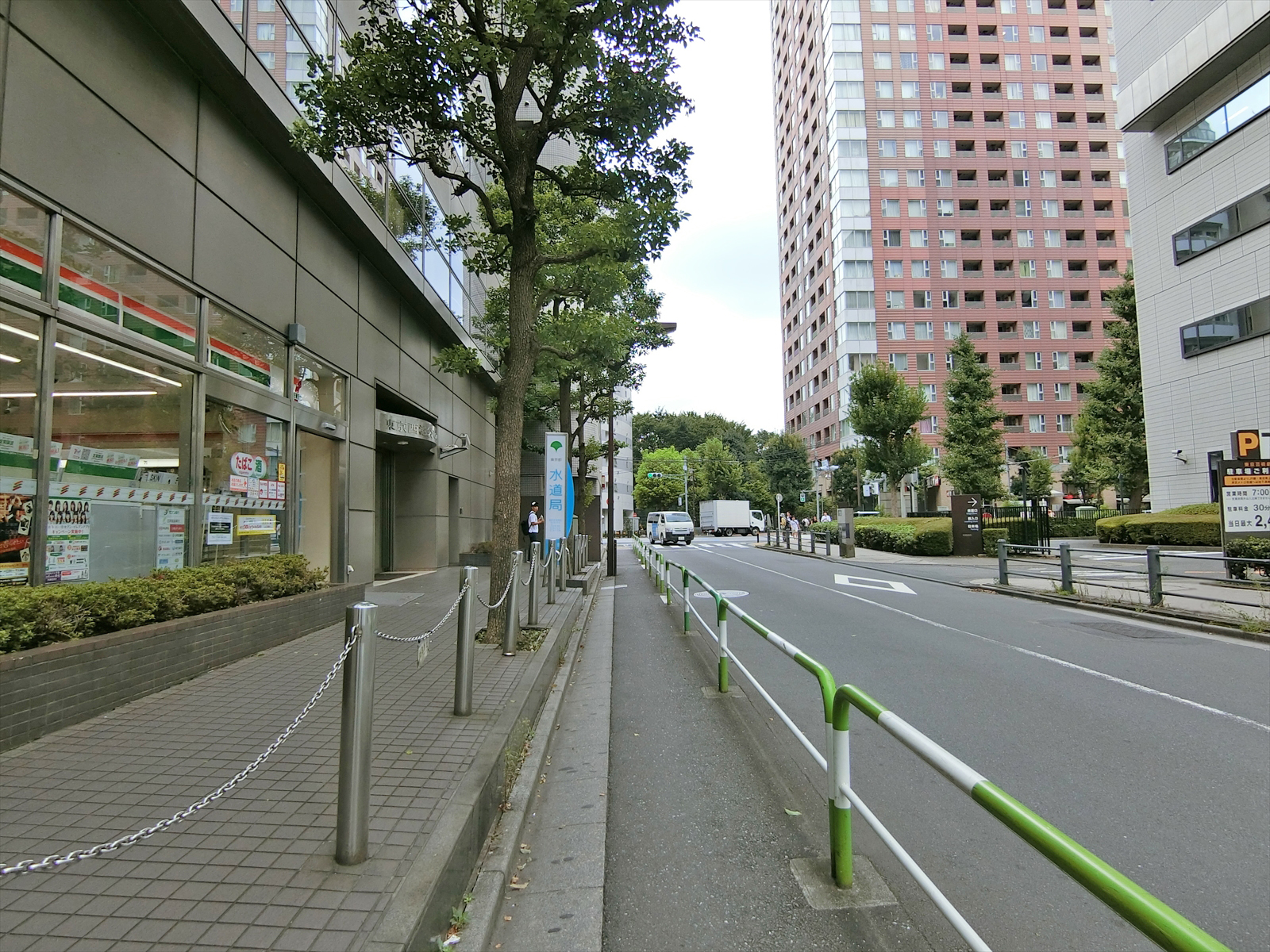東京西池袋ビルディング前面の通り