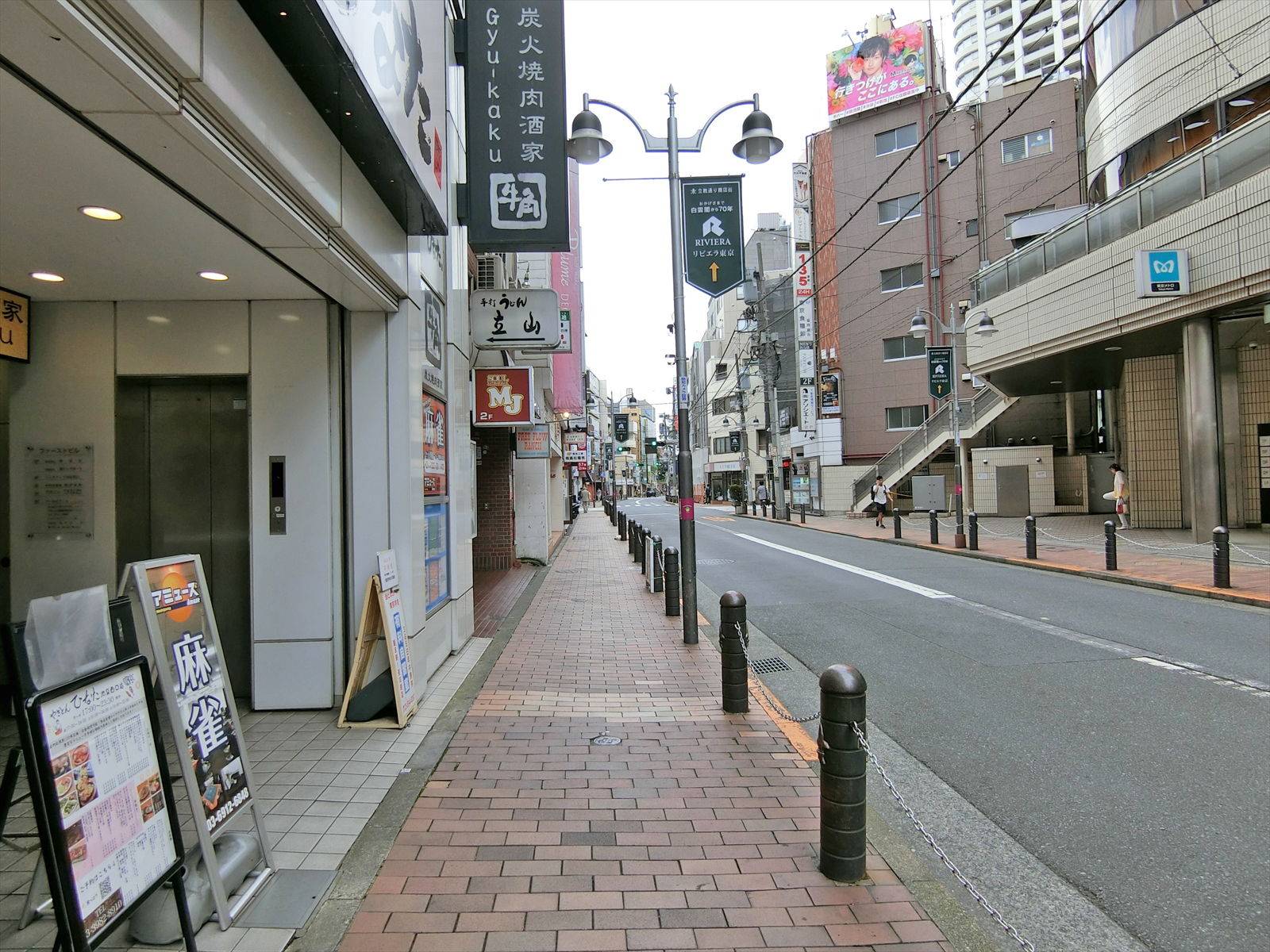 大地屋ビル前面の通り