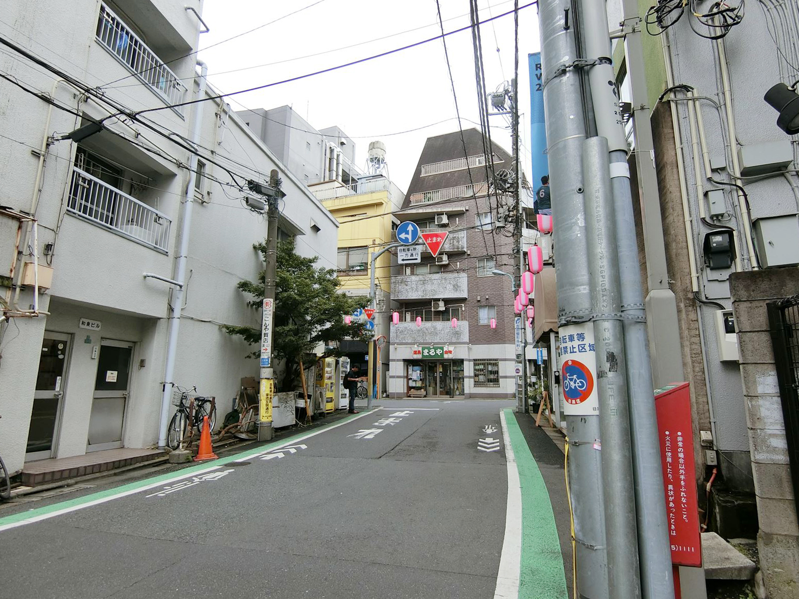 COMS中目黒1前面の通り