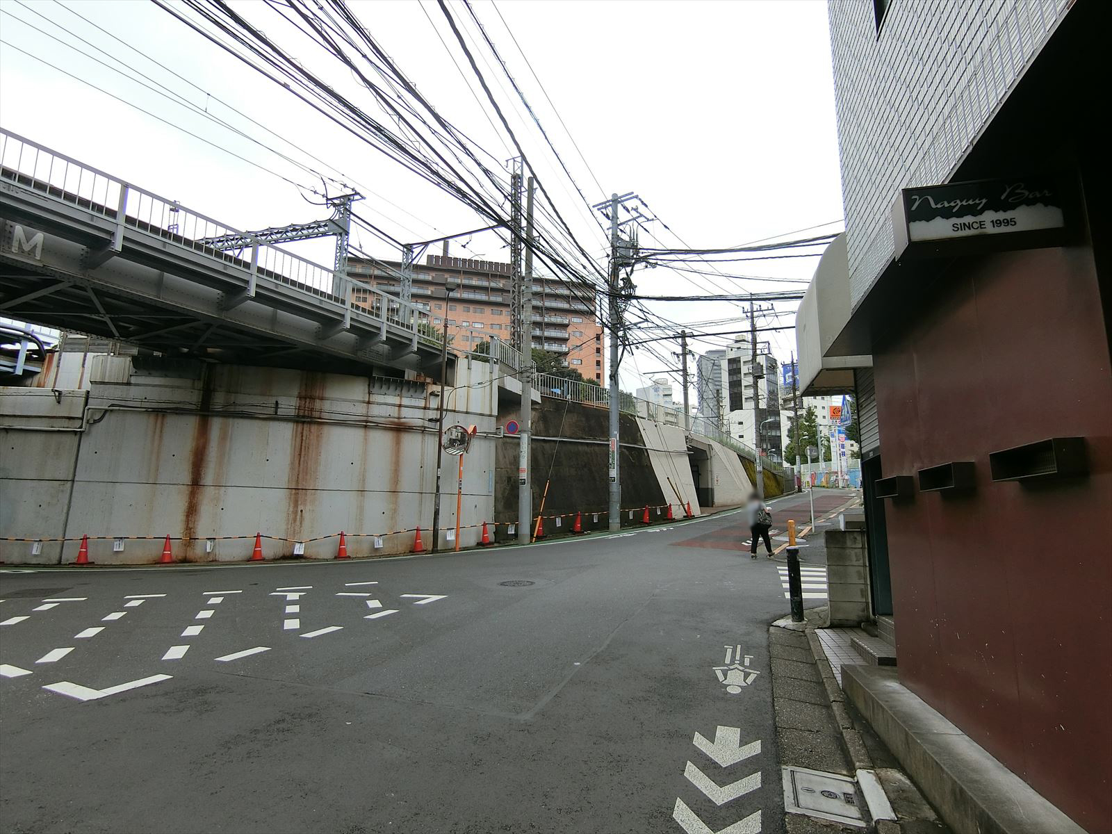 NAKAMEGURO HILLZ前面の通り