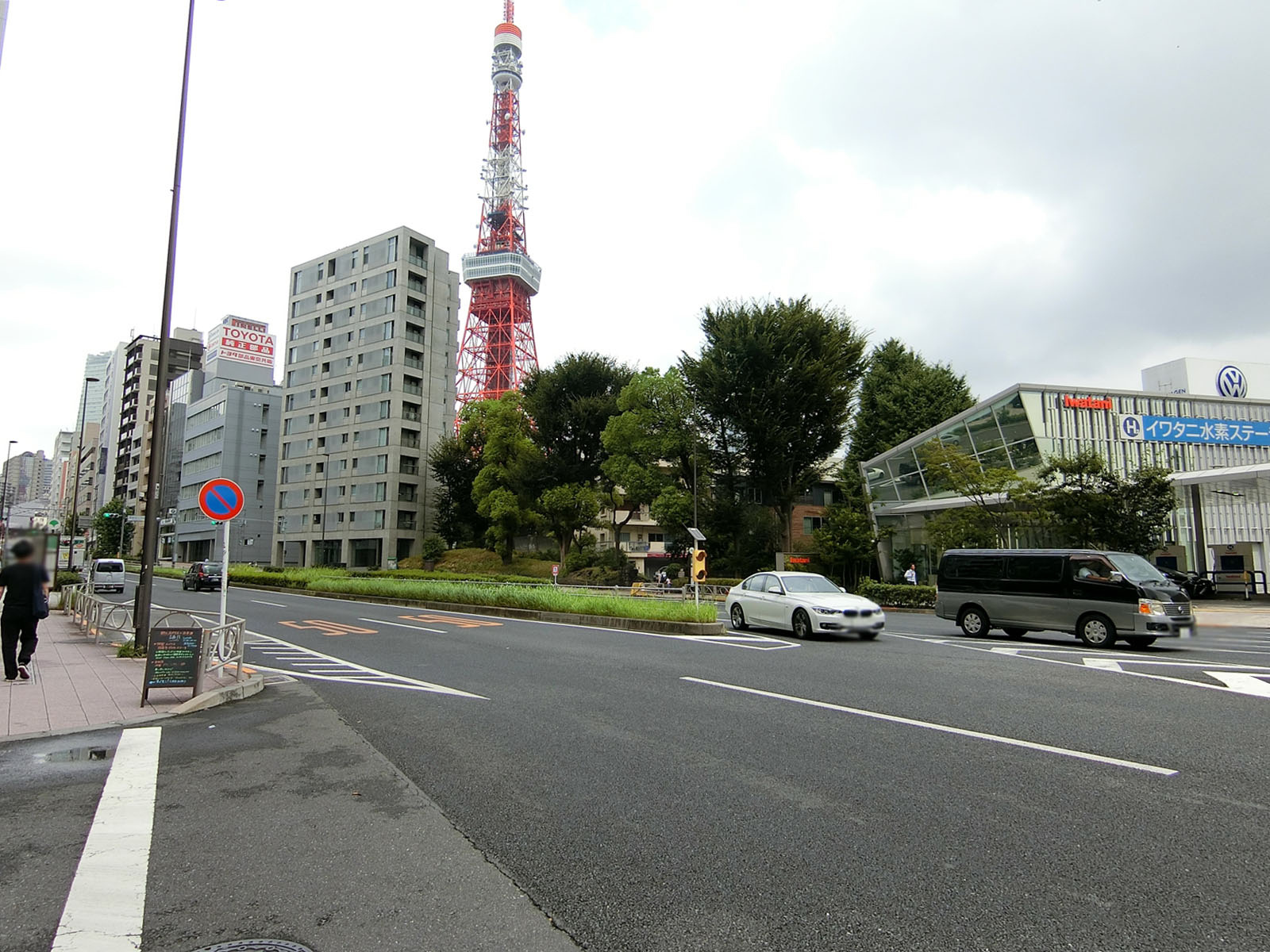 セラフテン麻布前面の桜田通り