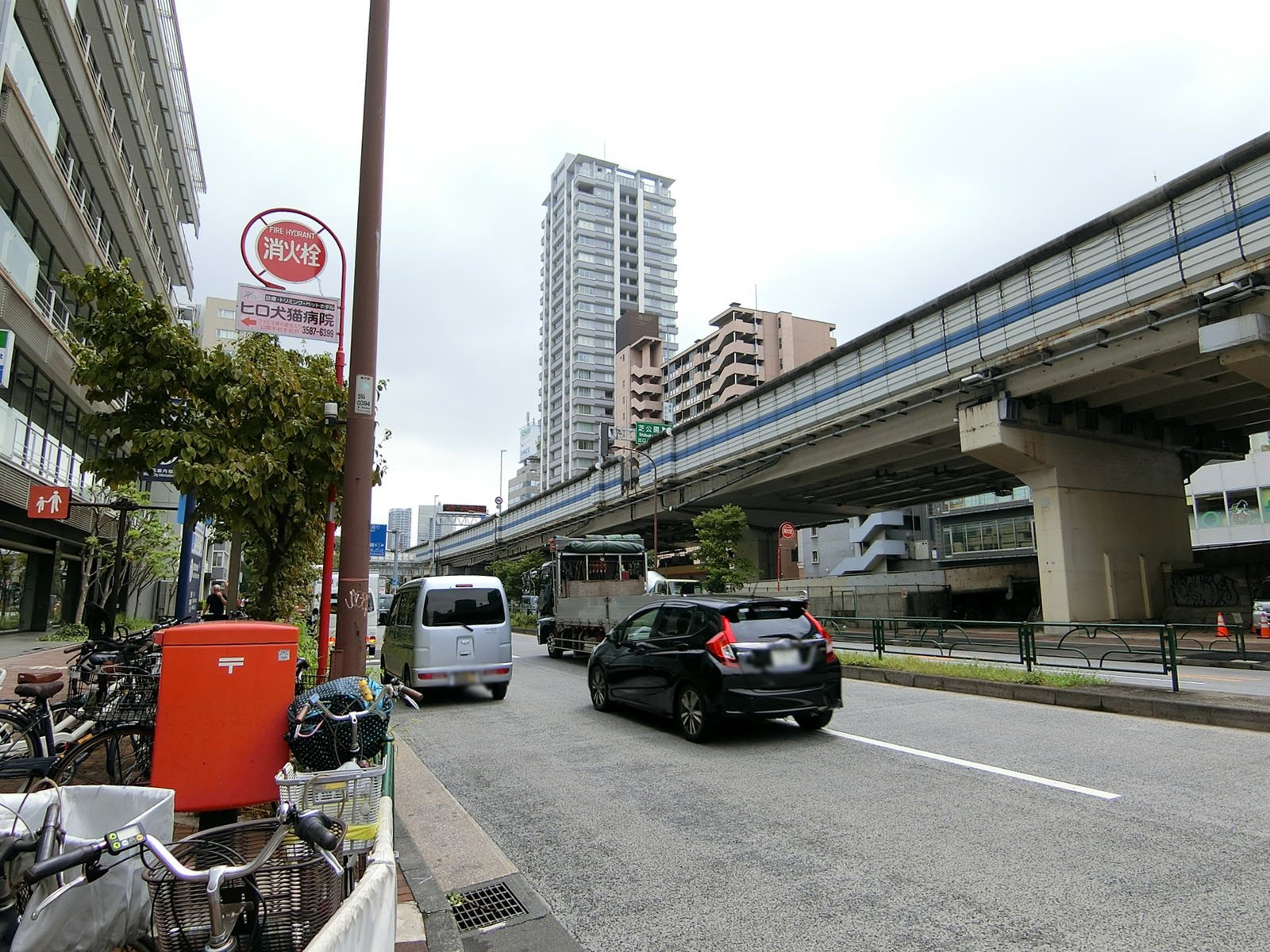 日通商事麻布ビル前面の通り