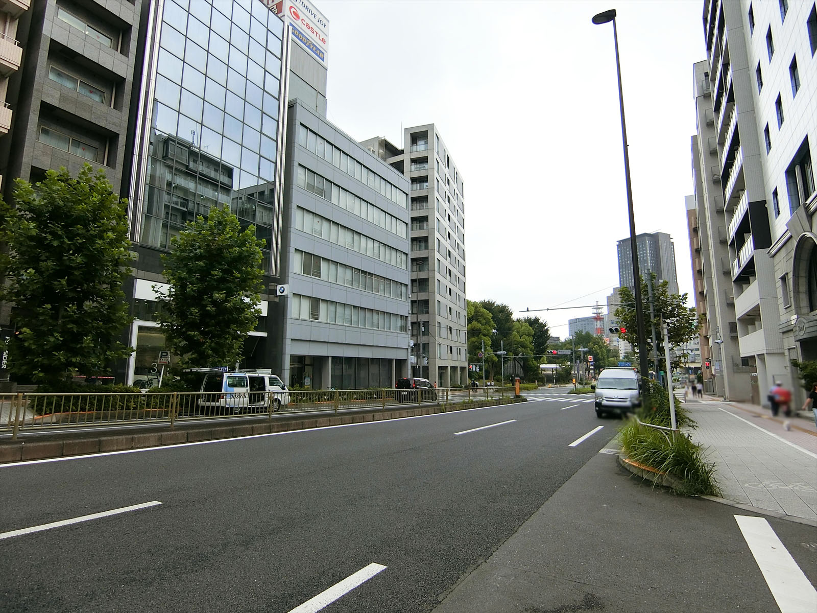 MTP東麻布ビル前面の桜田通り