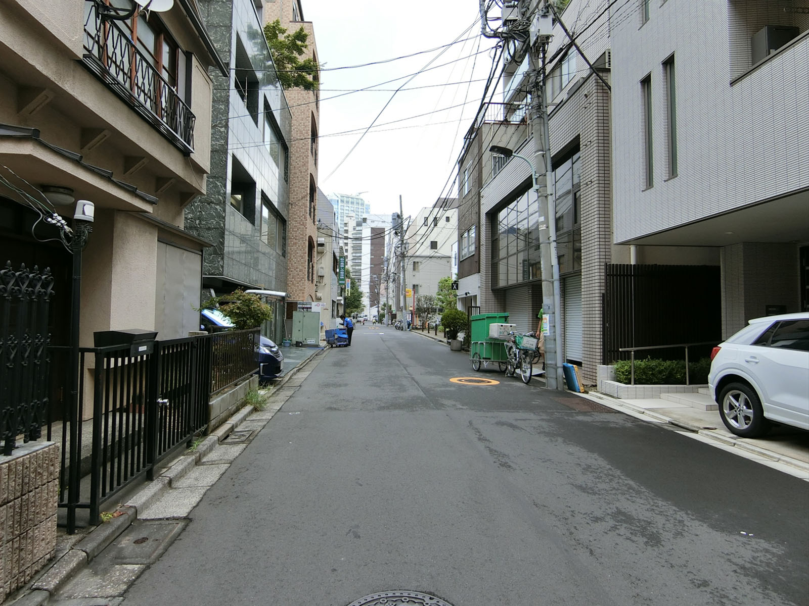 林ビル前面の通り