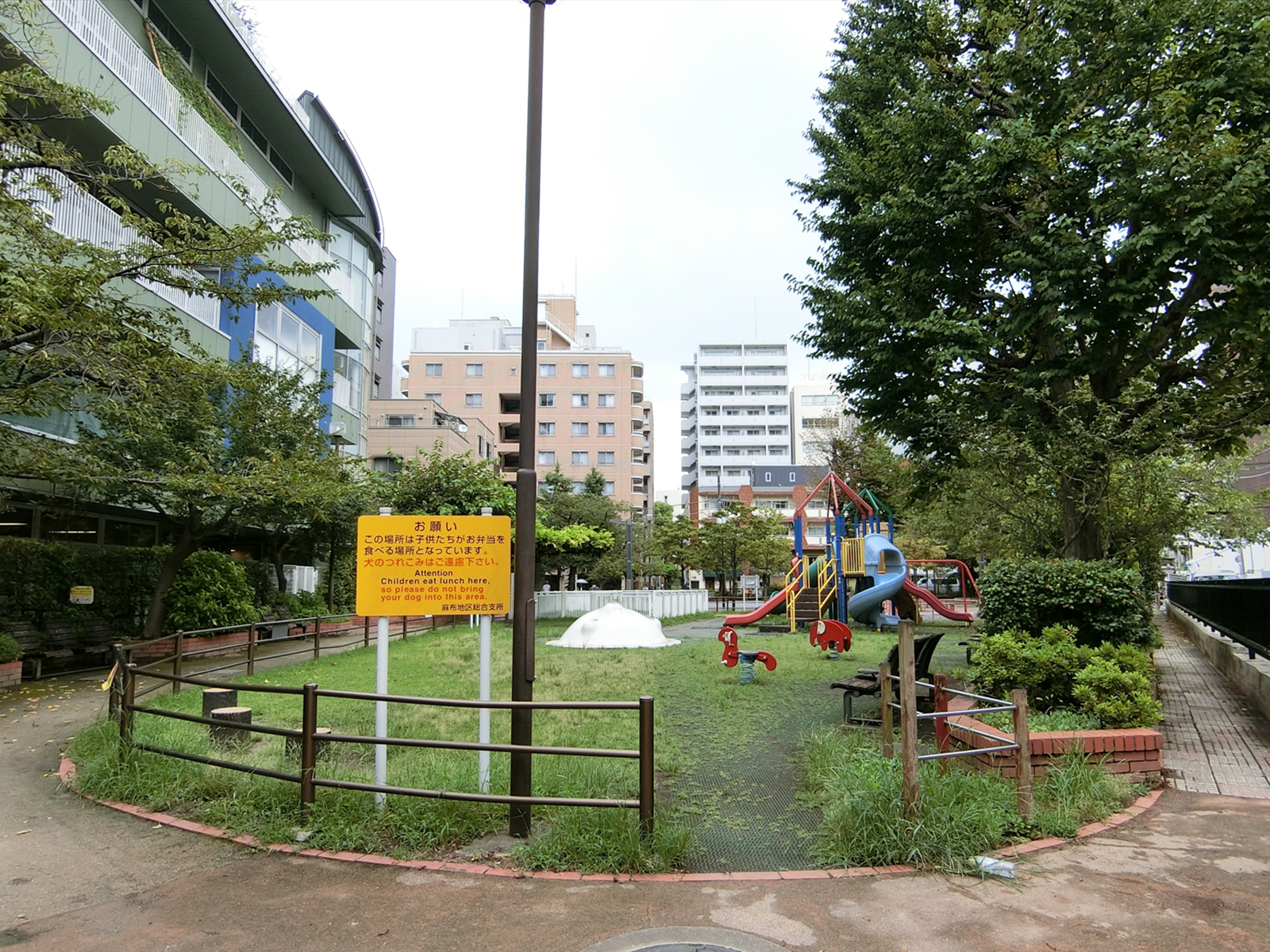 付近の飯倉公園