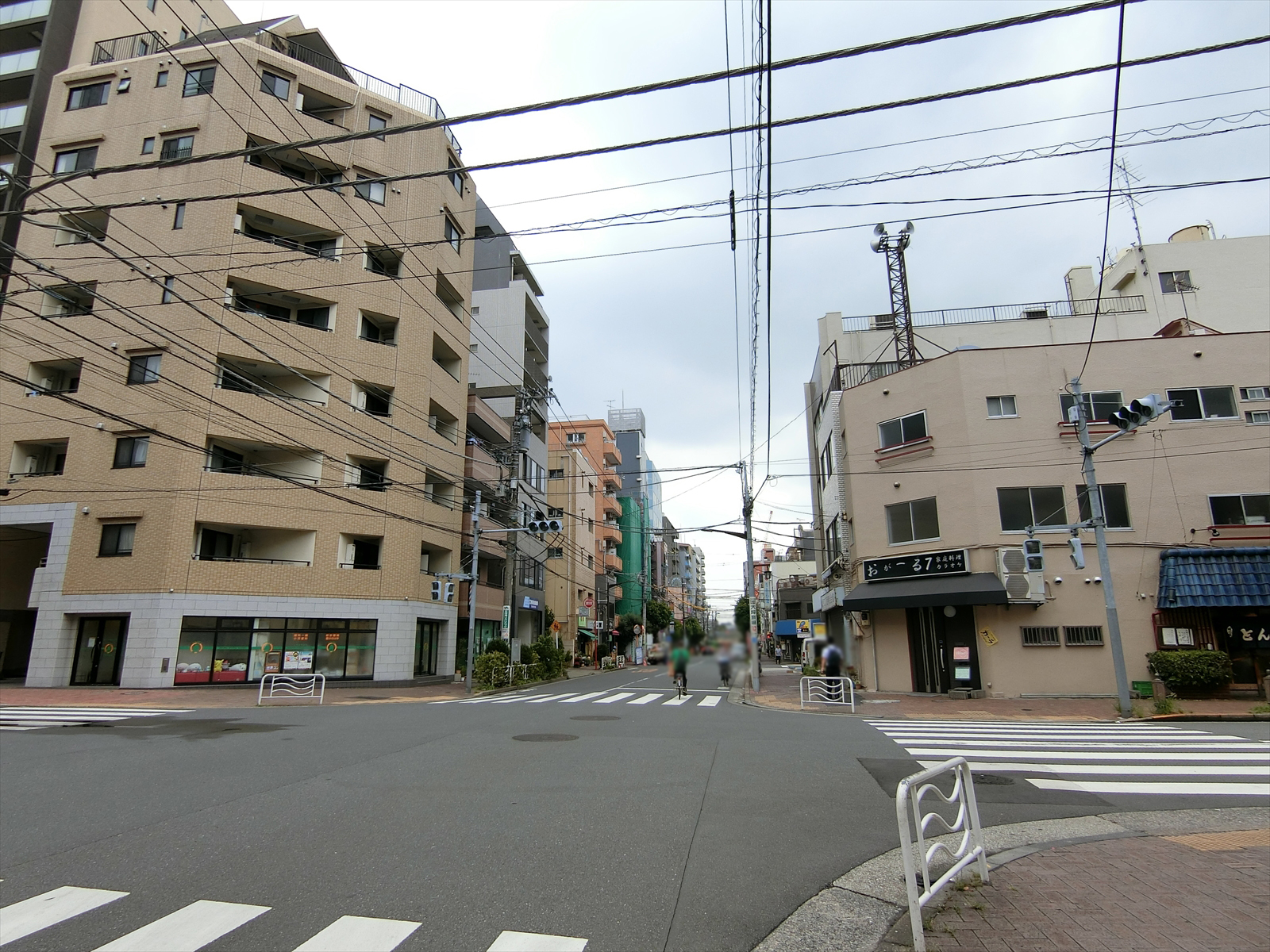亀戸233ビル前面の通り