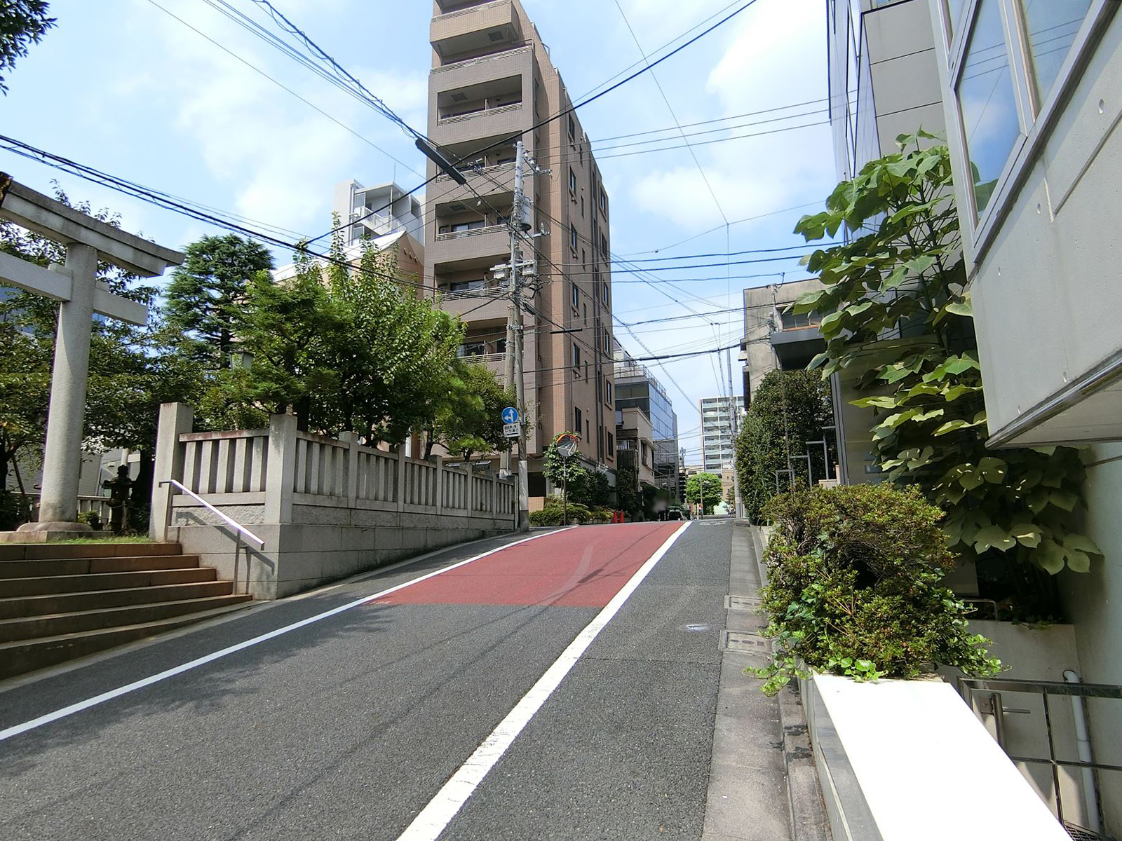 萩原ビル前面の通り