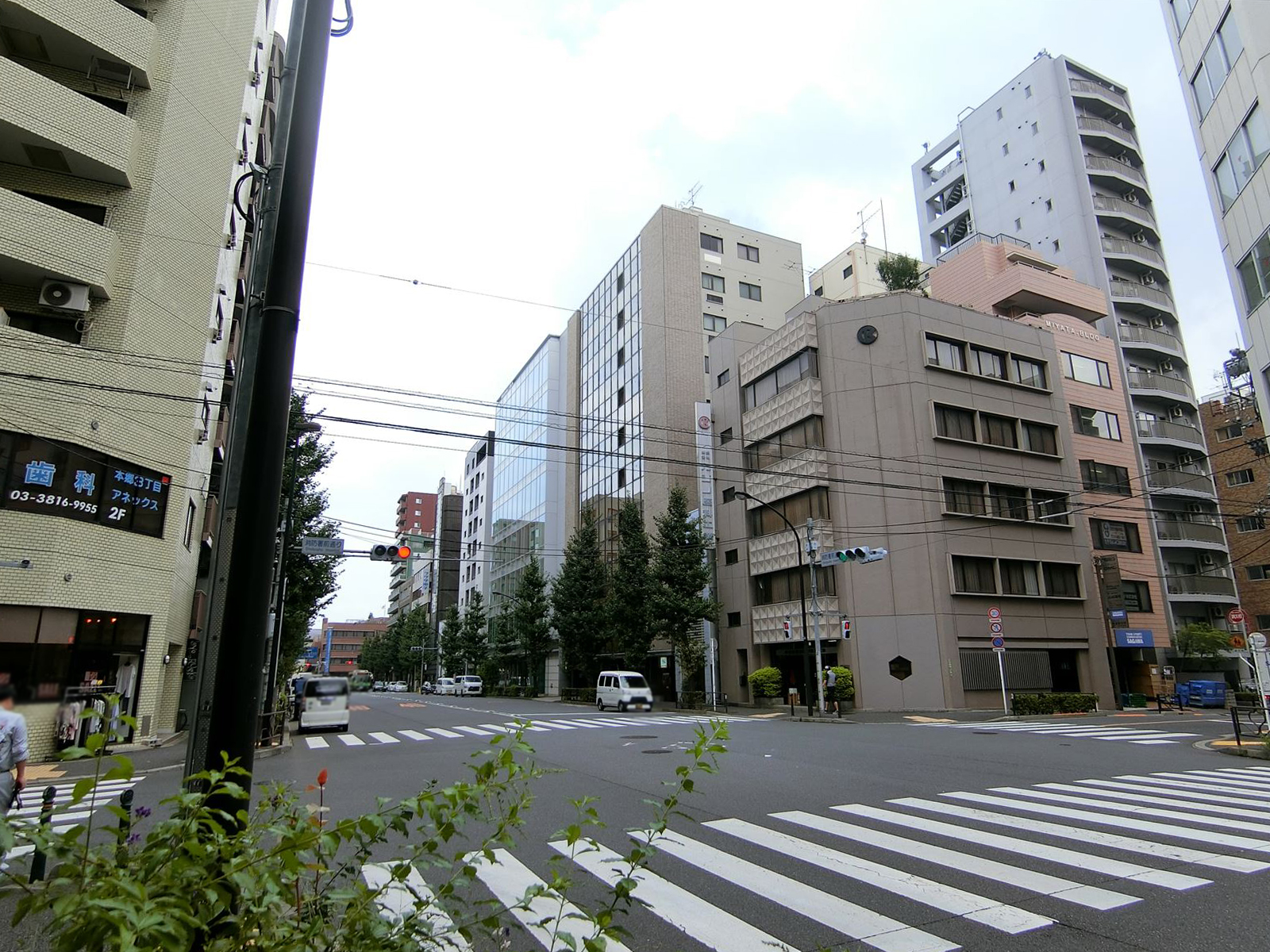 TYビル前面の通り