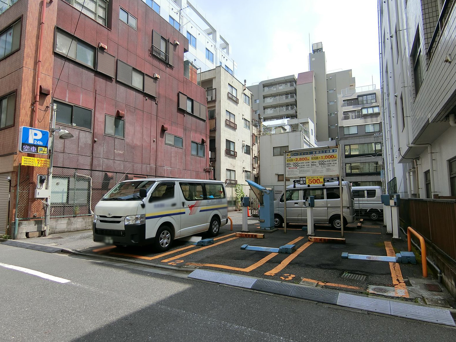 隣のコインパーキング