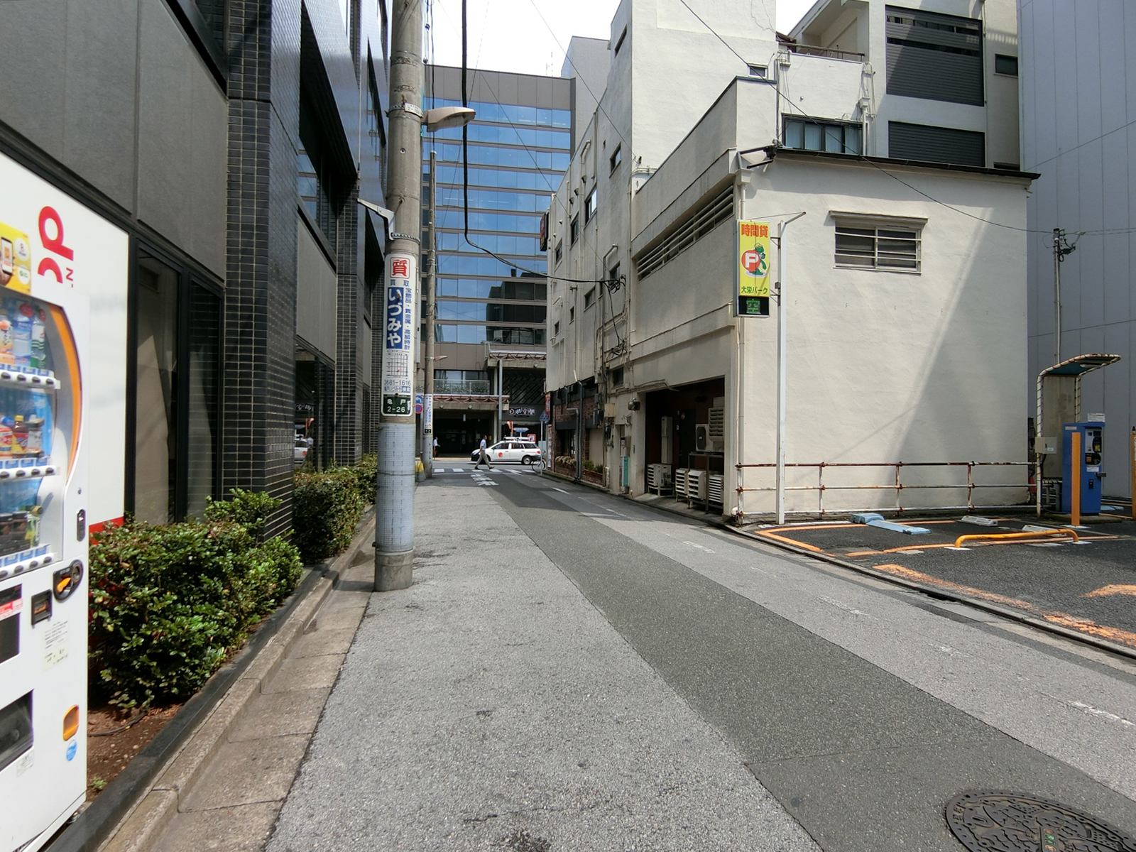 丸新ビル前面の通り