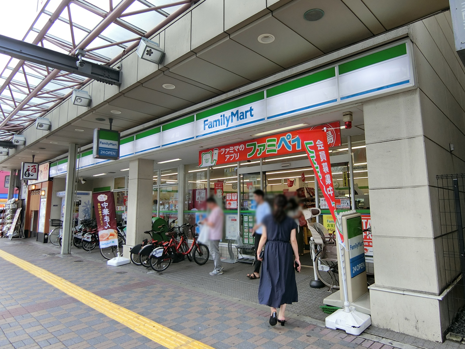 徒歩3分のファミリーマート
