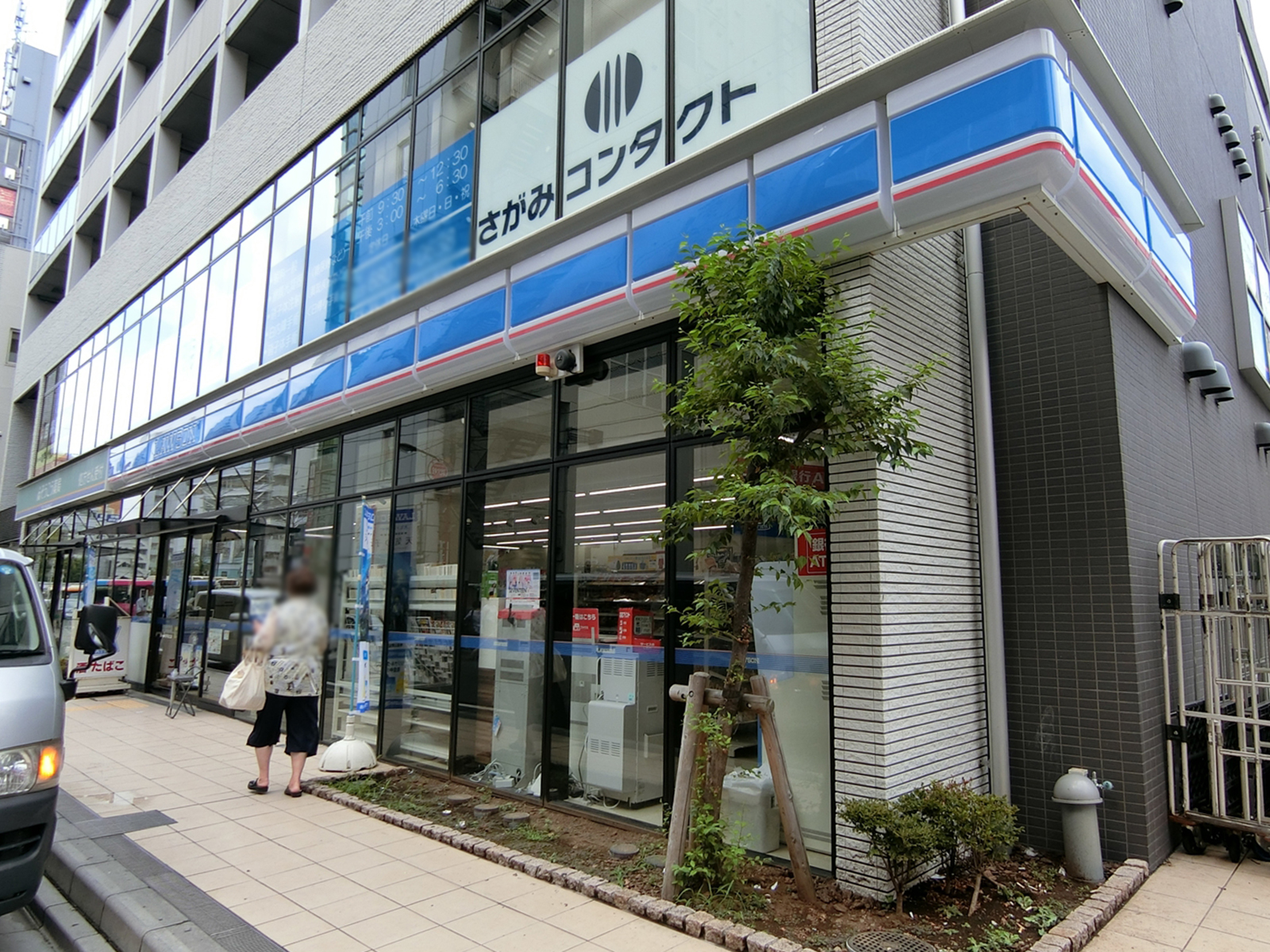 徒歩1分のローソン