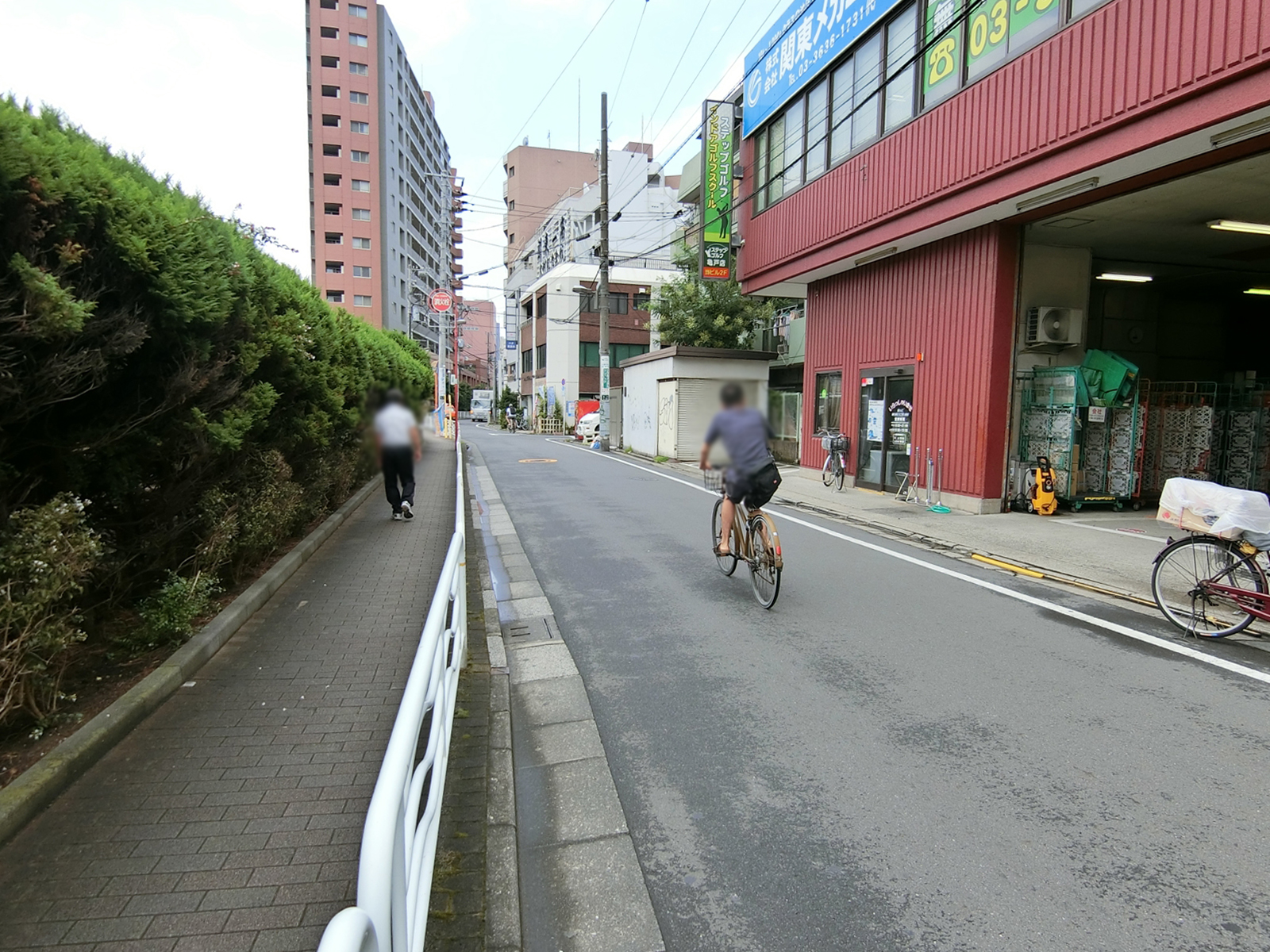 渡辺ビル前面の通り