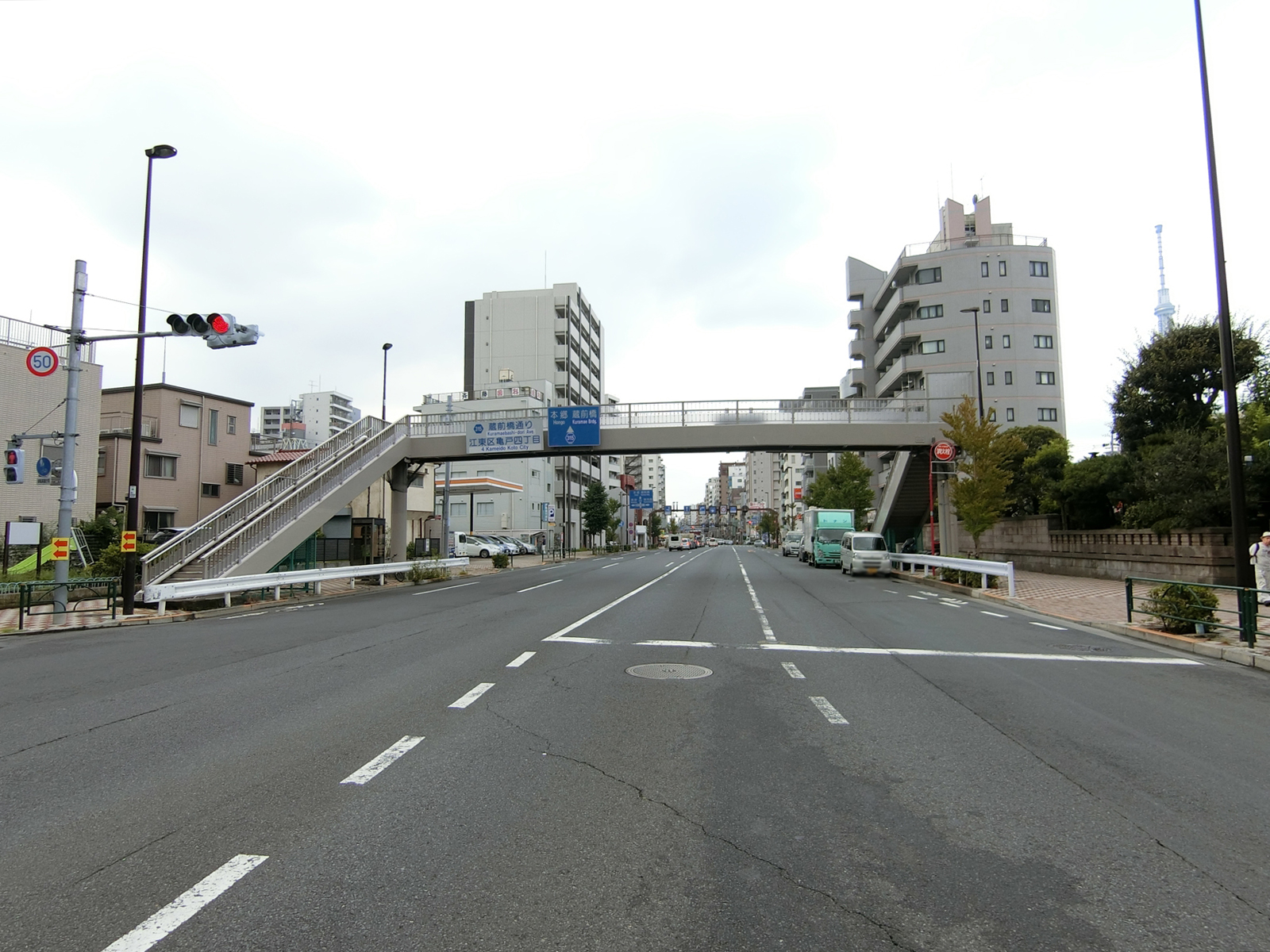 堀川ビル前面の蔵前橋通り
