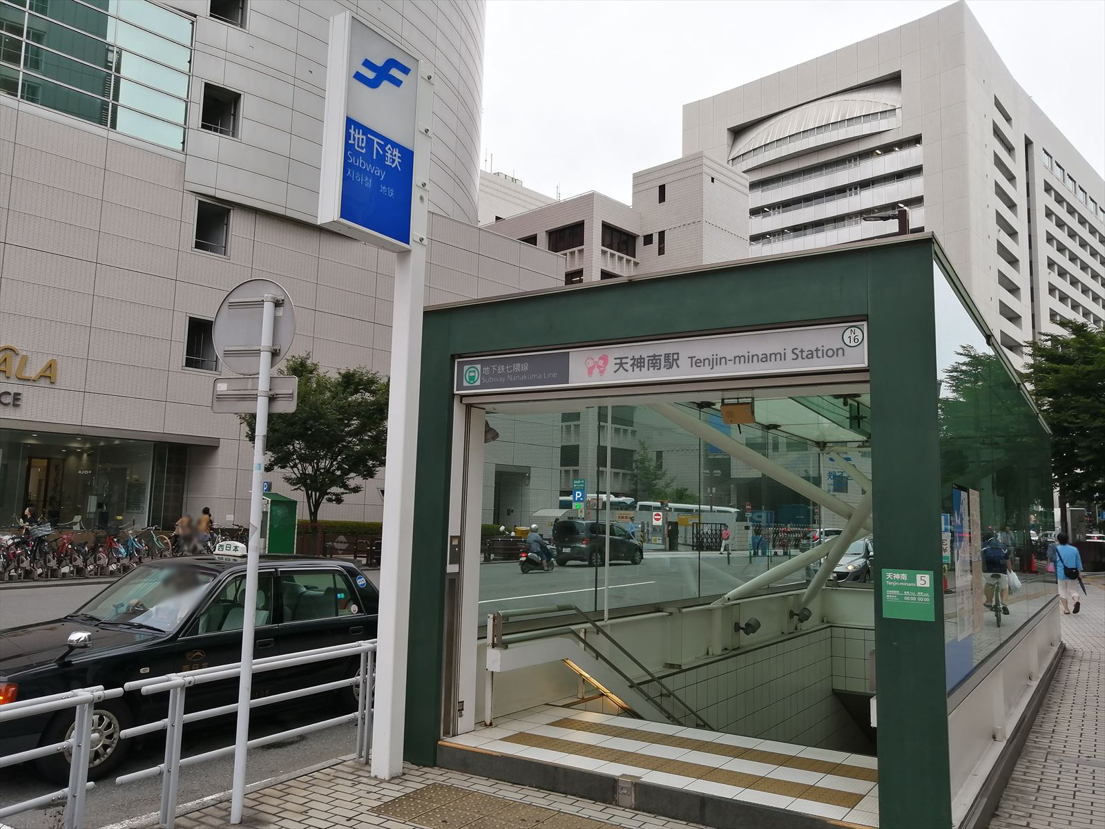 最寄りの「天神南駅」