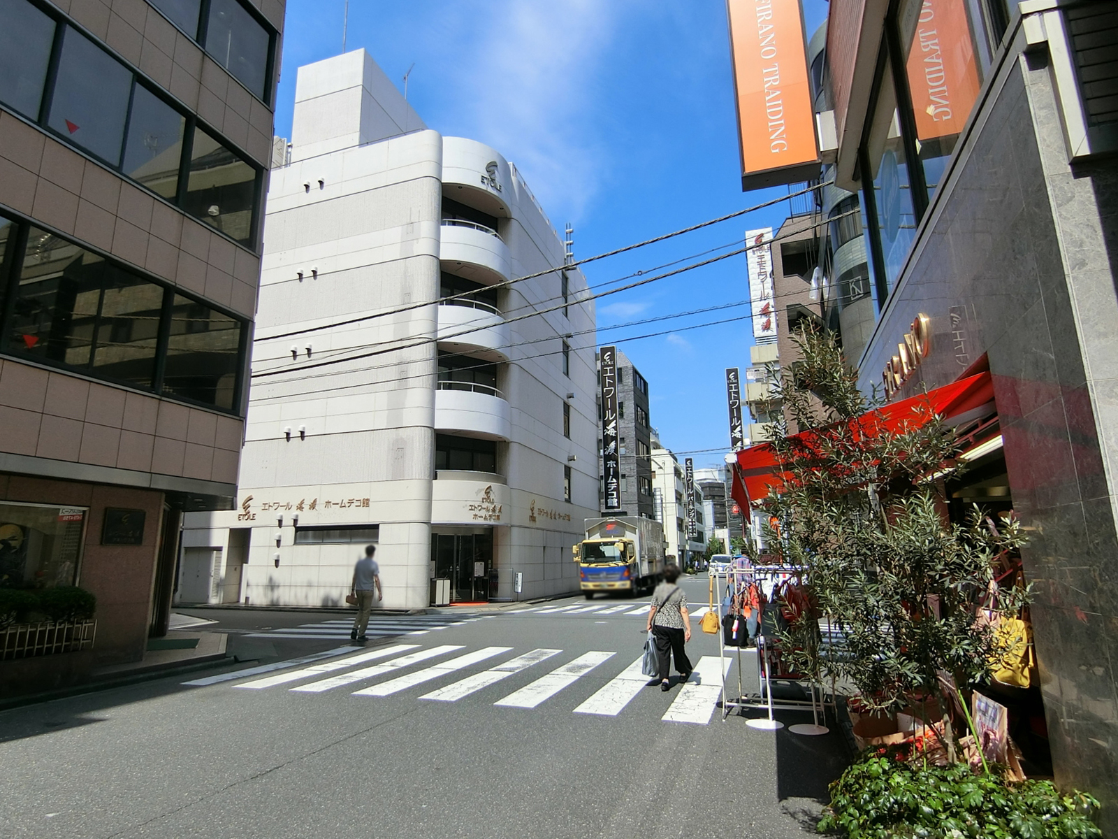 森下ビル前面の通り