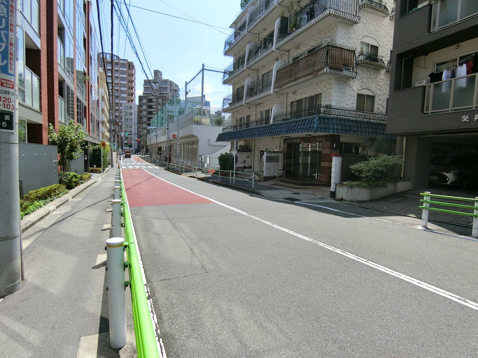 赤坂森ビル前面の通り
