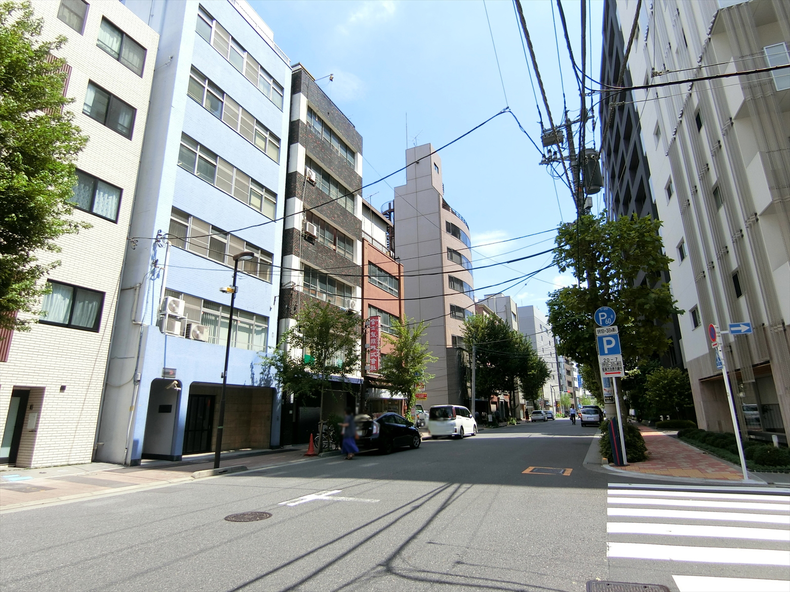 松田ビル前面の柳原通り