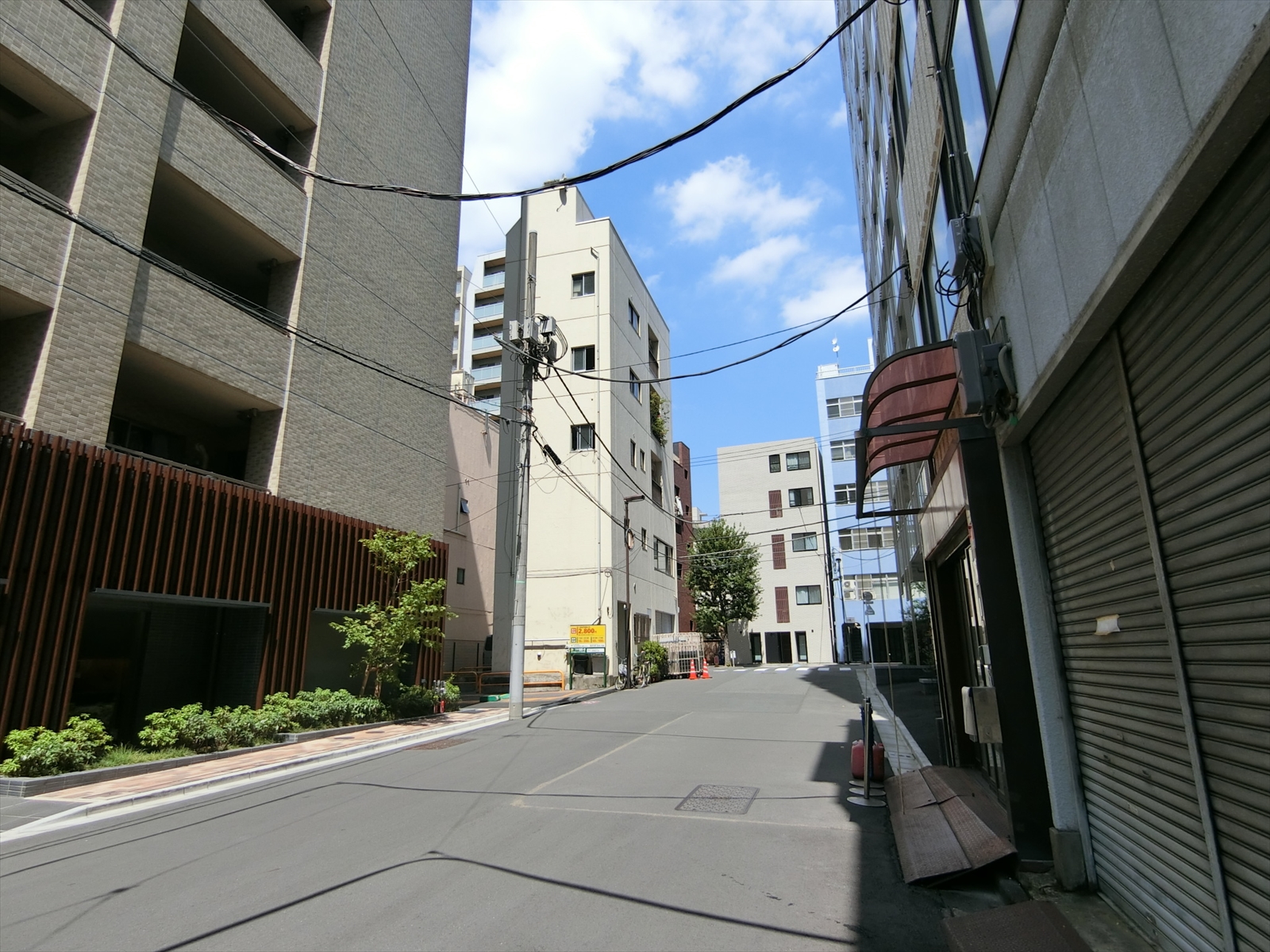 アネックス日本橋ビル前面の通り