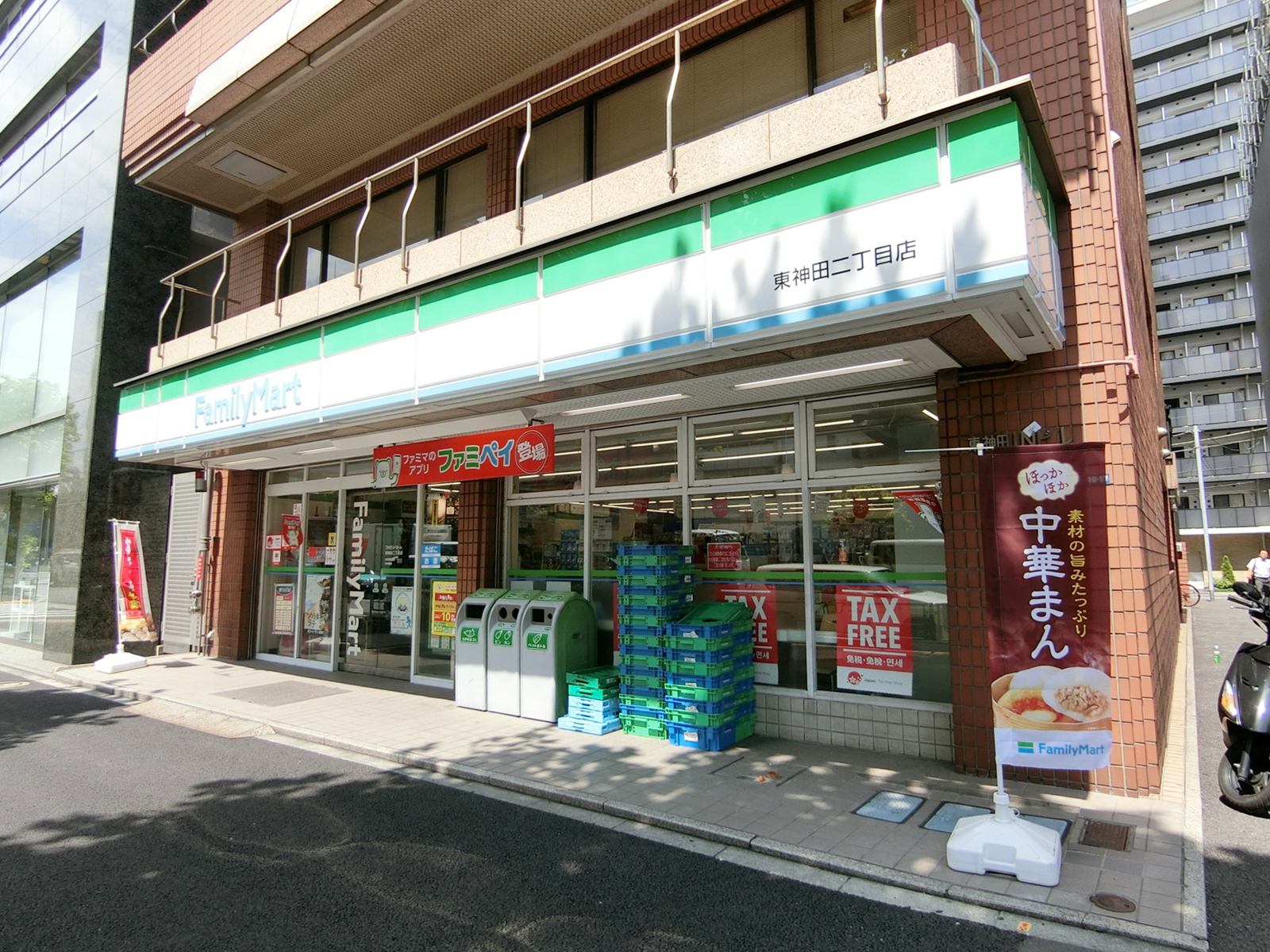 徒歩2分のファミリーマート