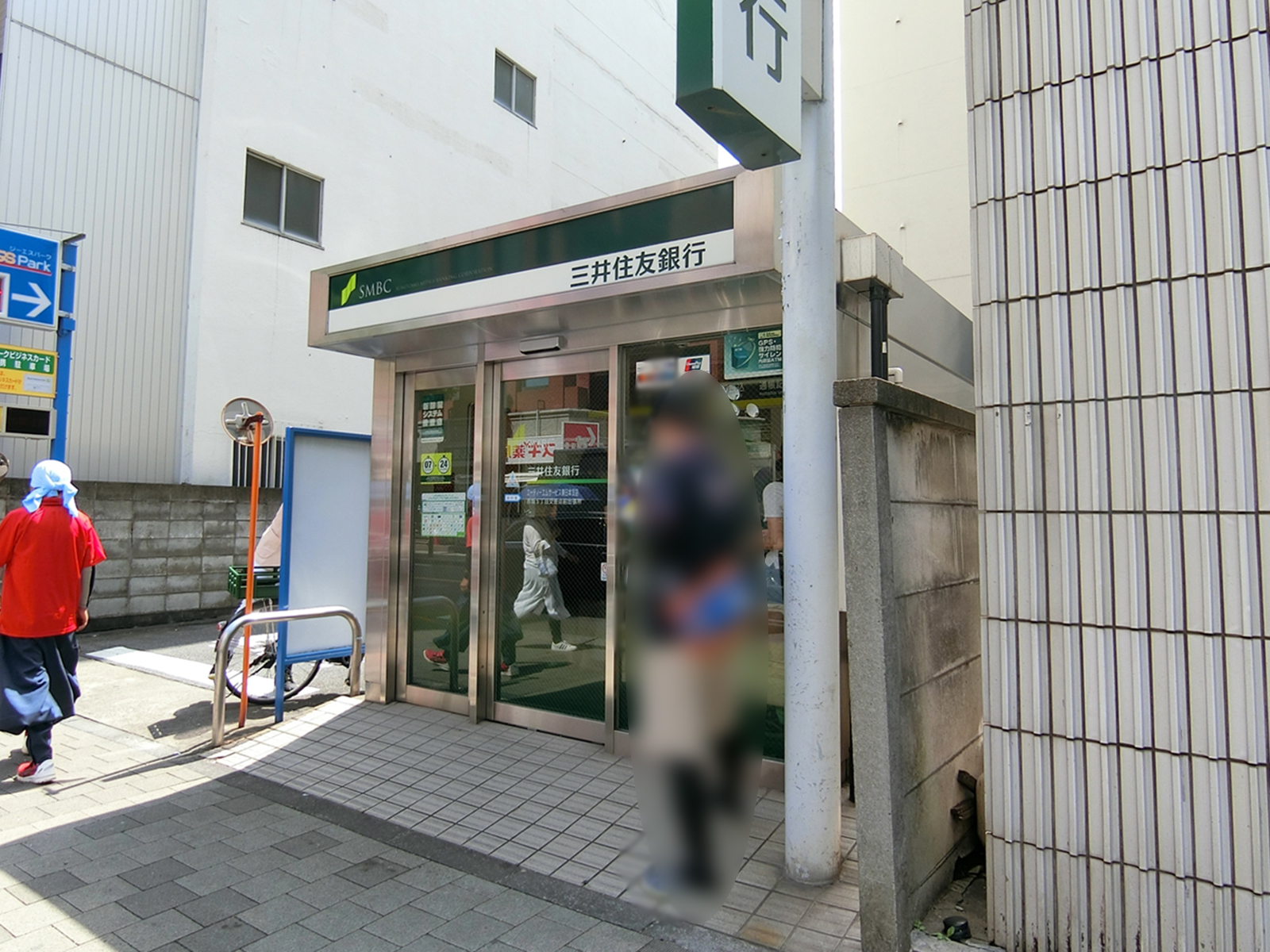 付近の三井住友銀行ATMコーナー