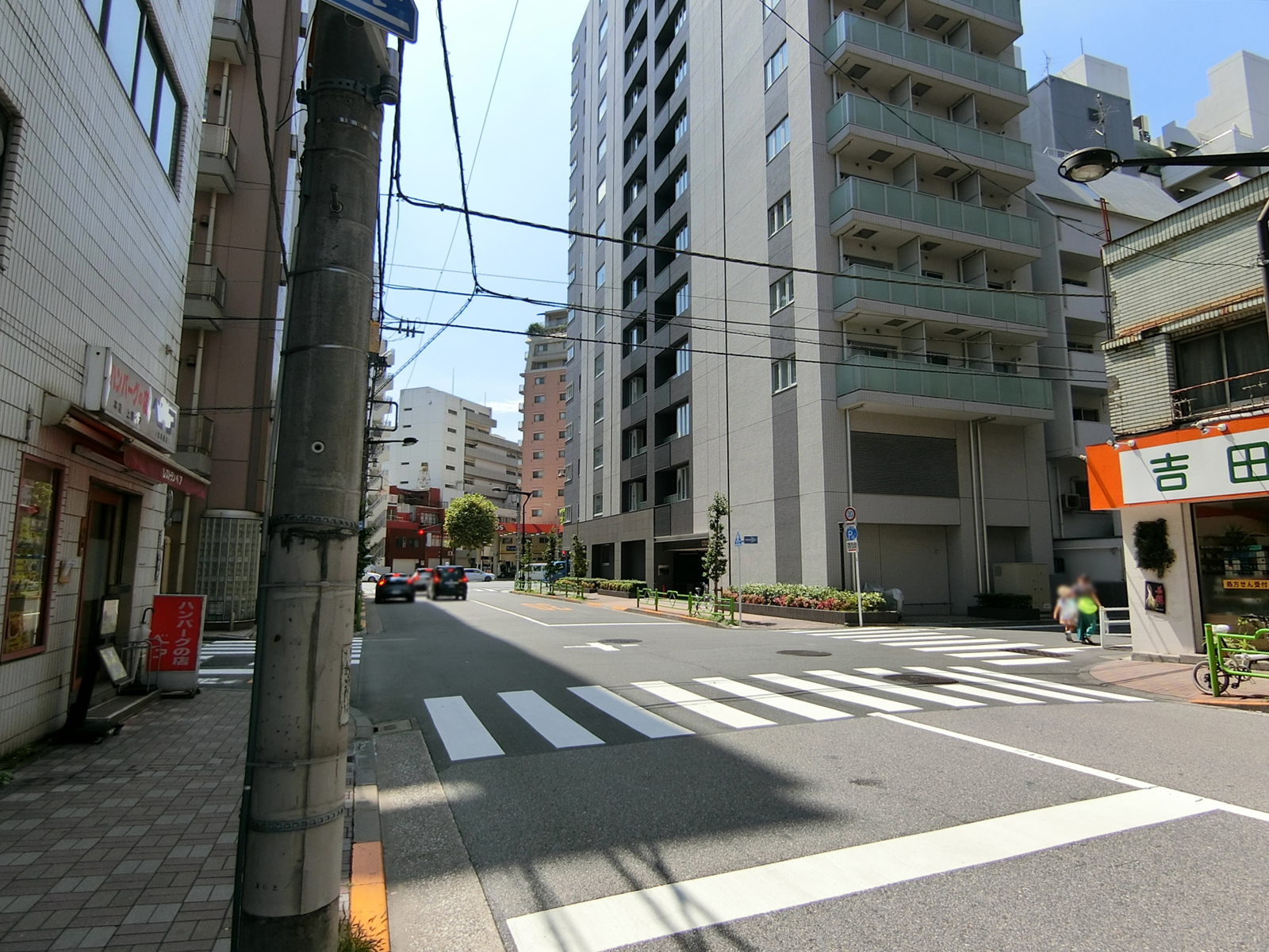 おおとり軒ビル前面の通り