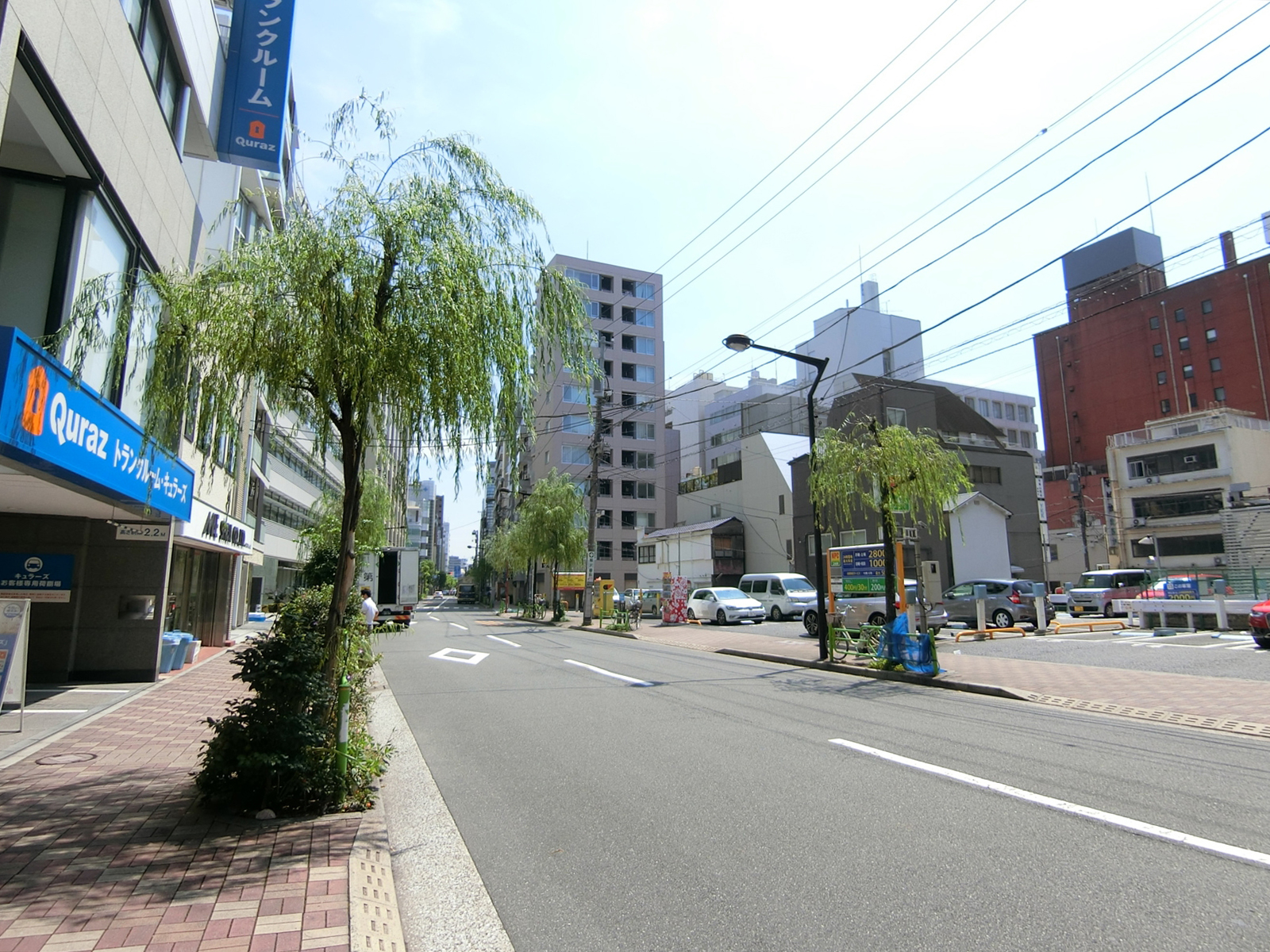 ミリナービル前面の柳原通り