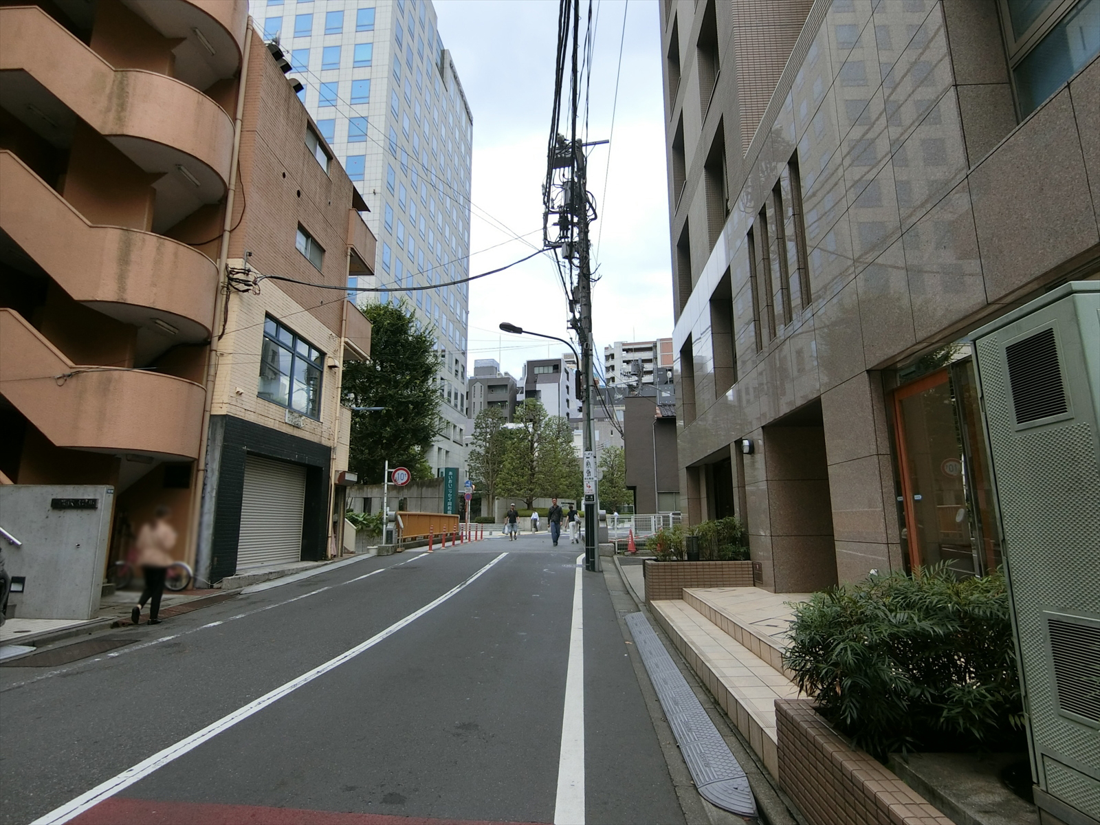 一光広尾ビル前面の通り