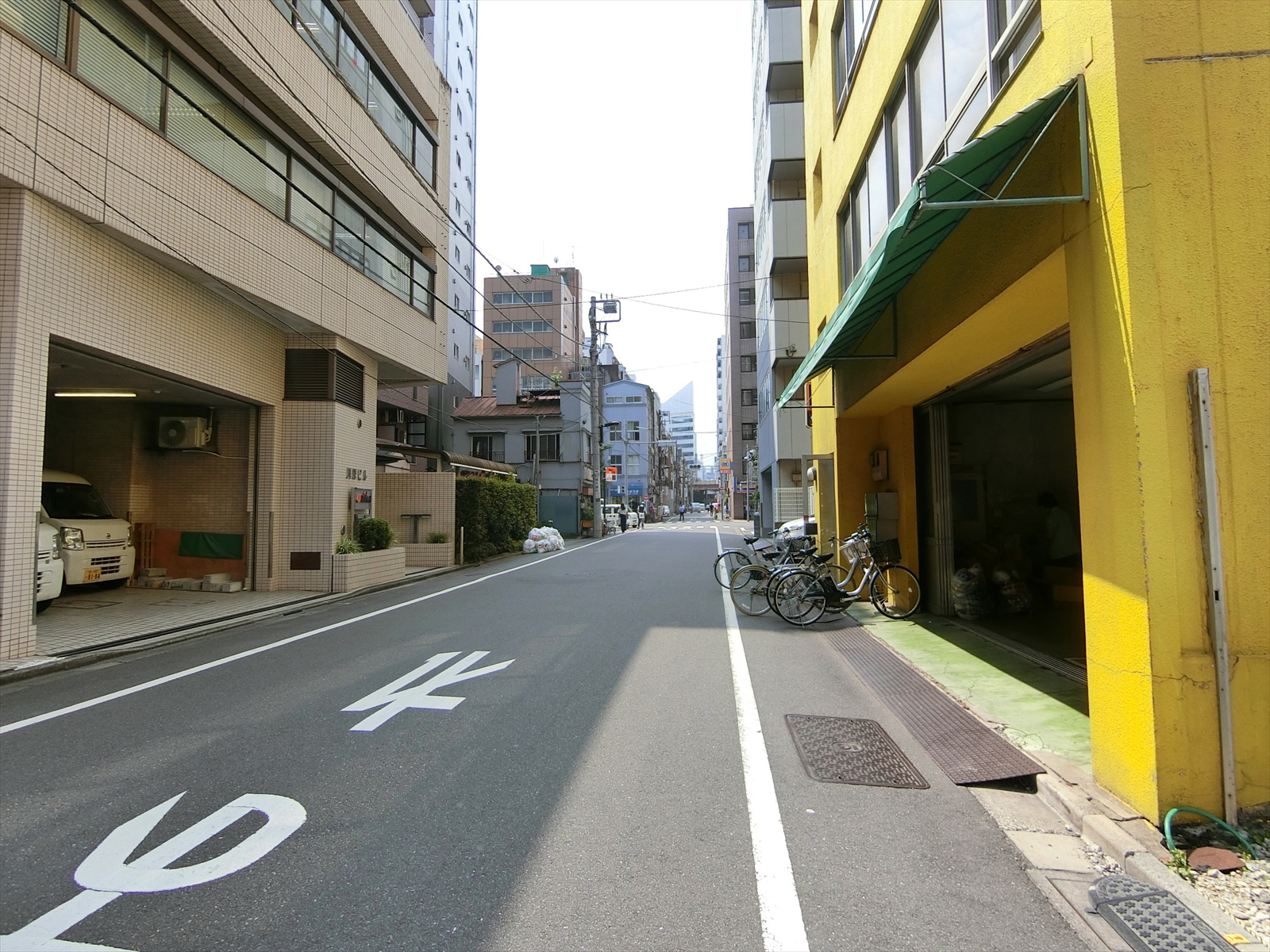 川原ビル前面の通り