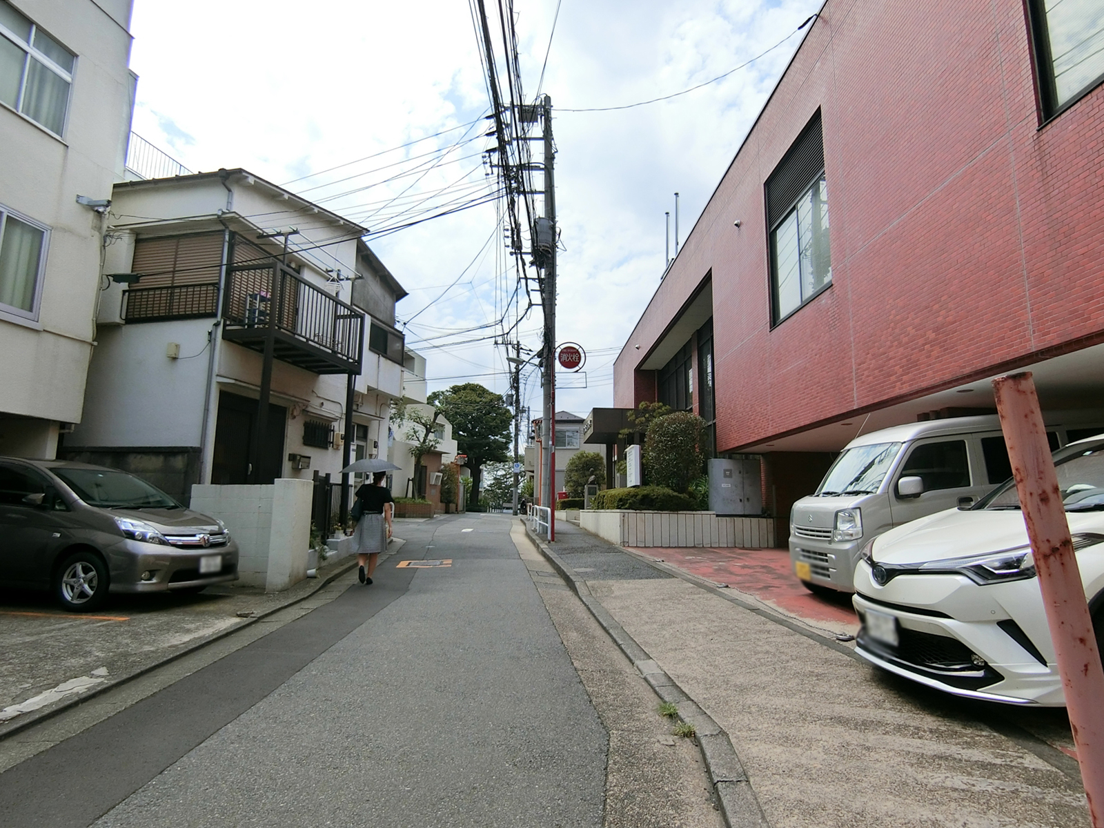 富士コンビル前面の通り