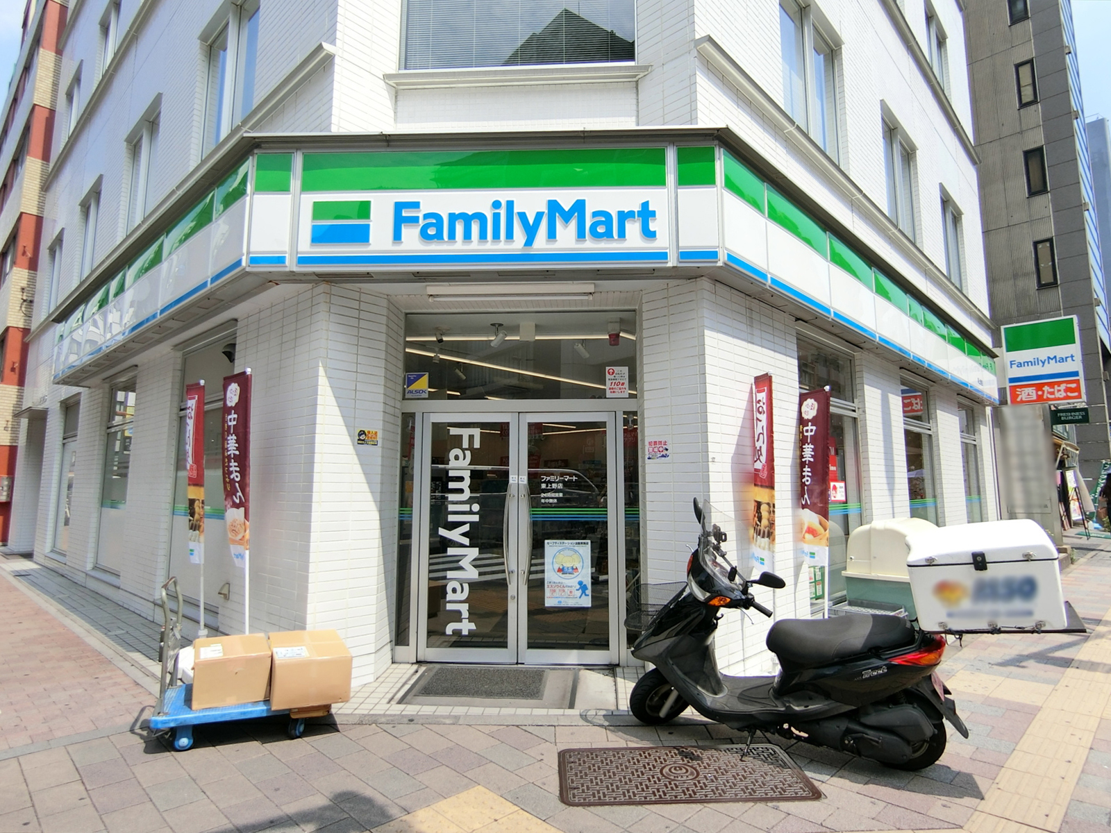 徒歩2分のファミリーマート東上野店