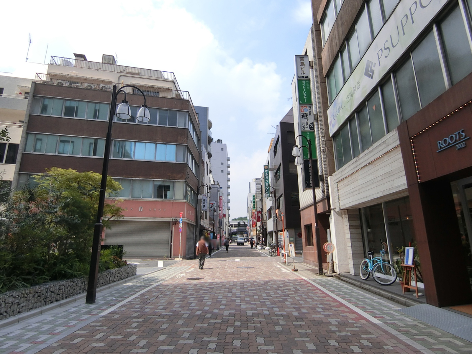 周辺は閑静な住宅街