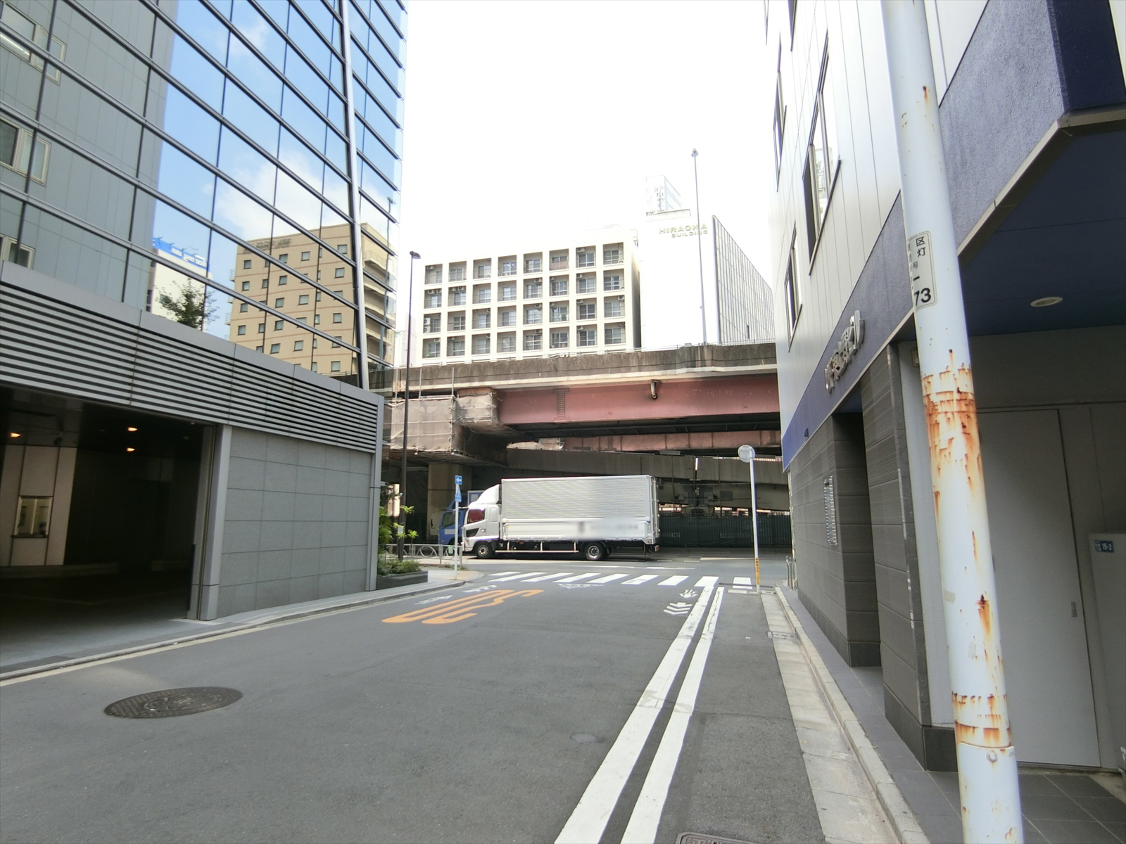 エムビル前面の通り