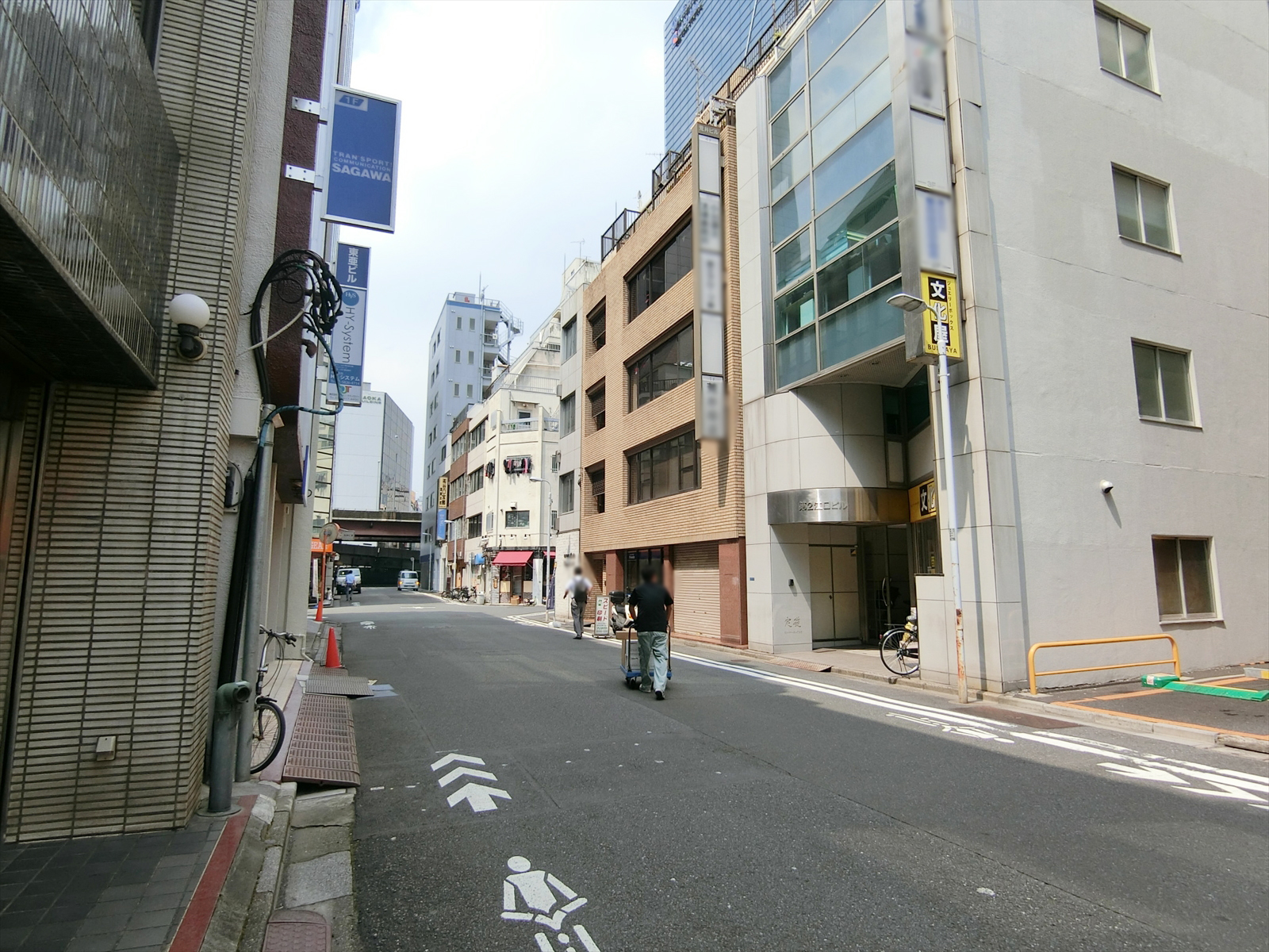 和田ビル前面の通り