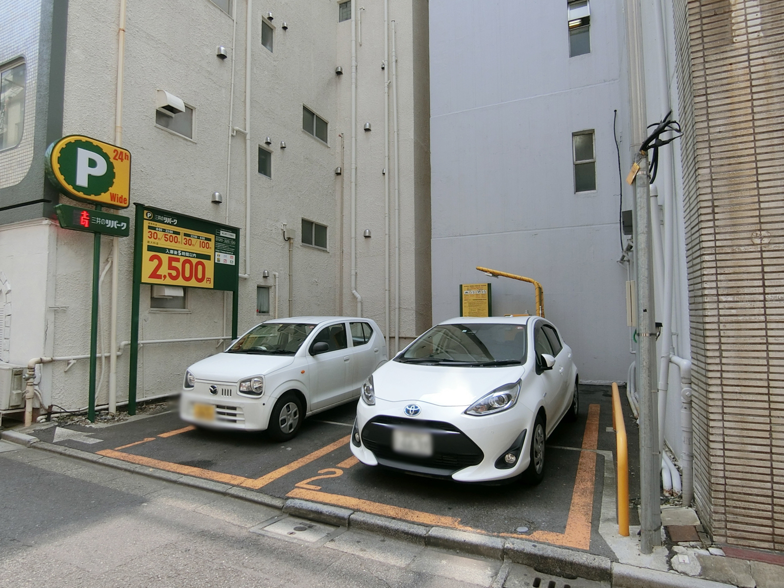 ビル隣のコインパーキング