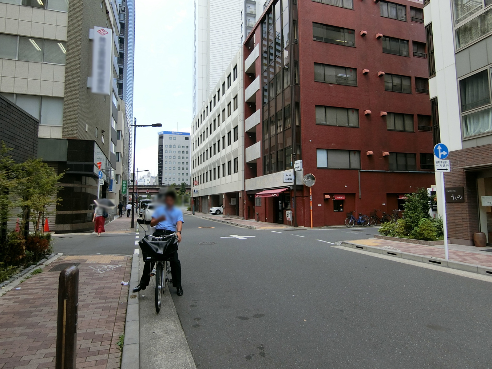 向井ビル前面の通り