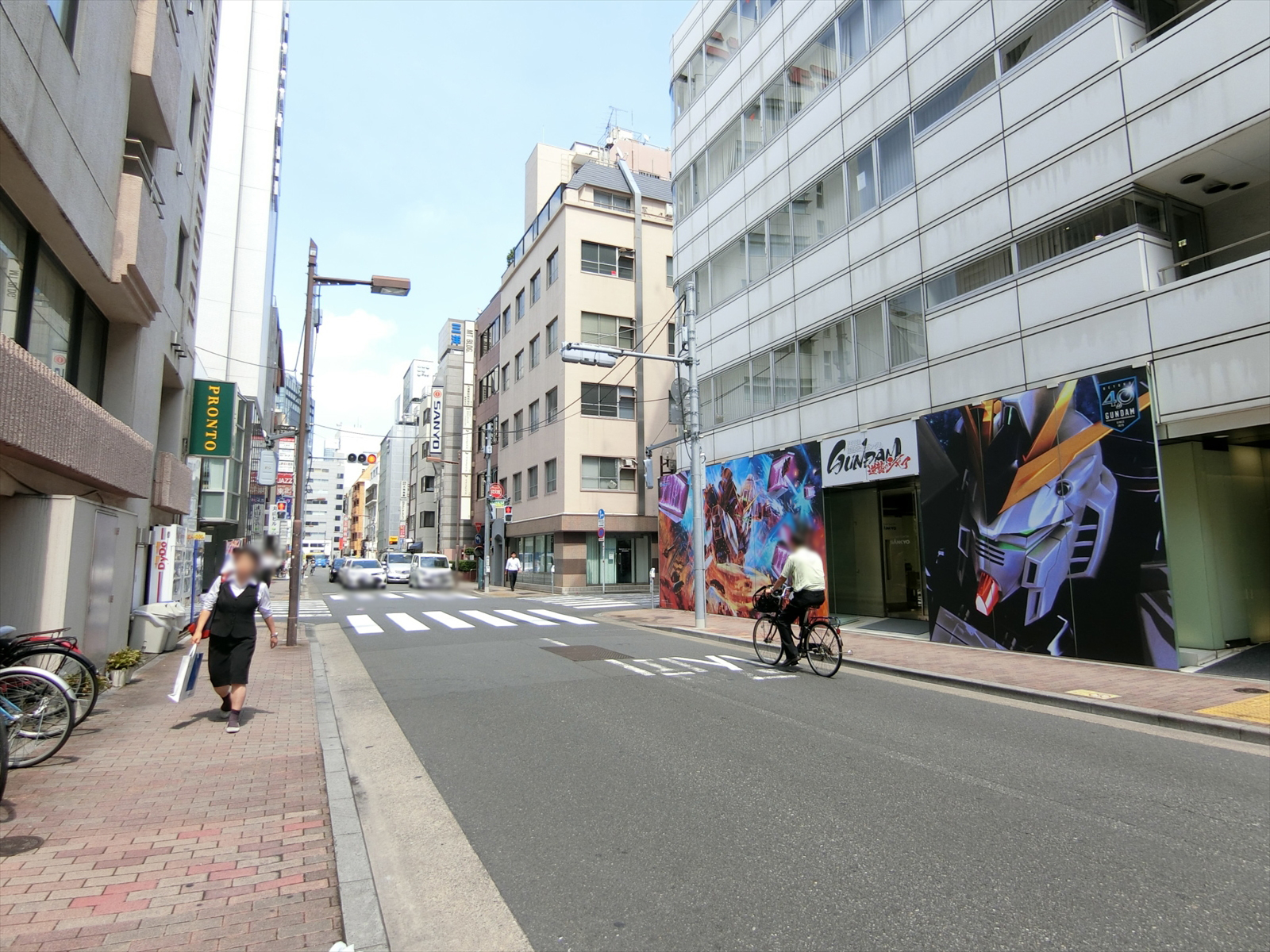 ブルースタービル前面の通り