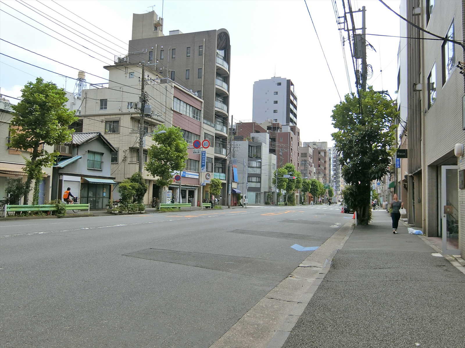 A.Kビル前面の通り