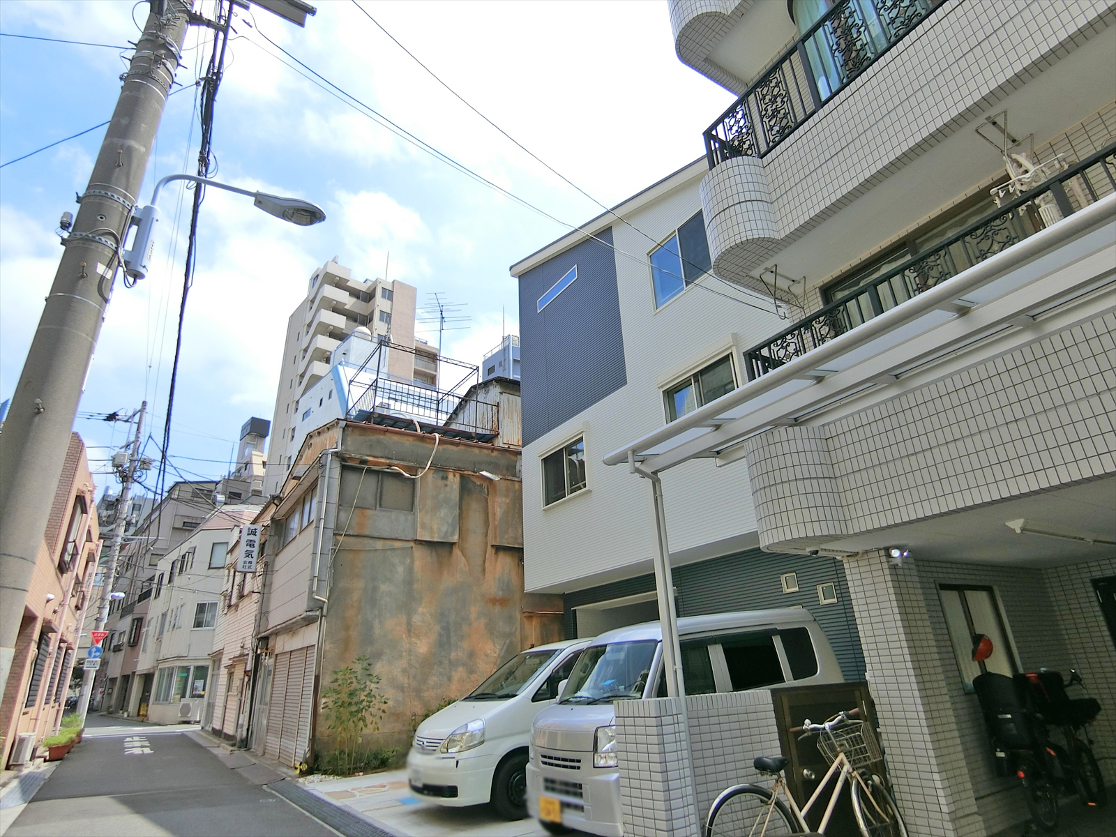 周辺は静かなエリア
