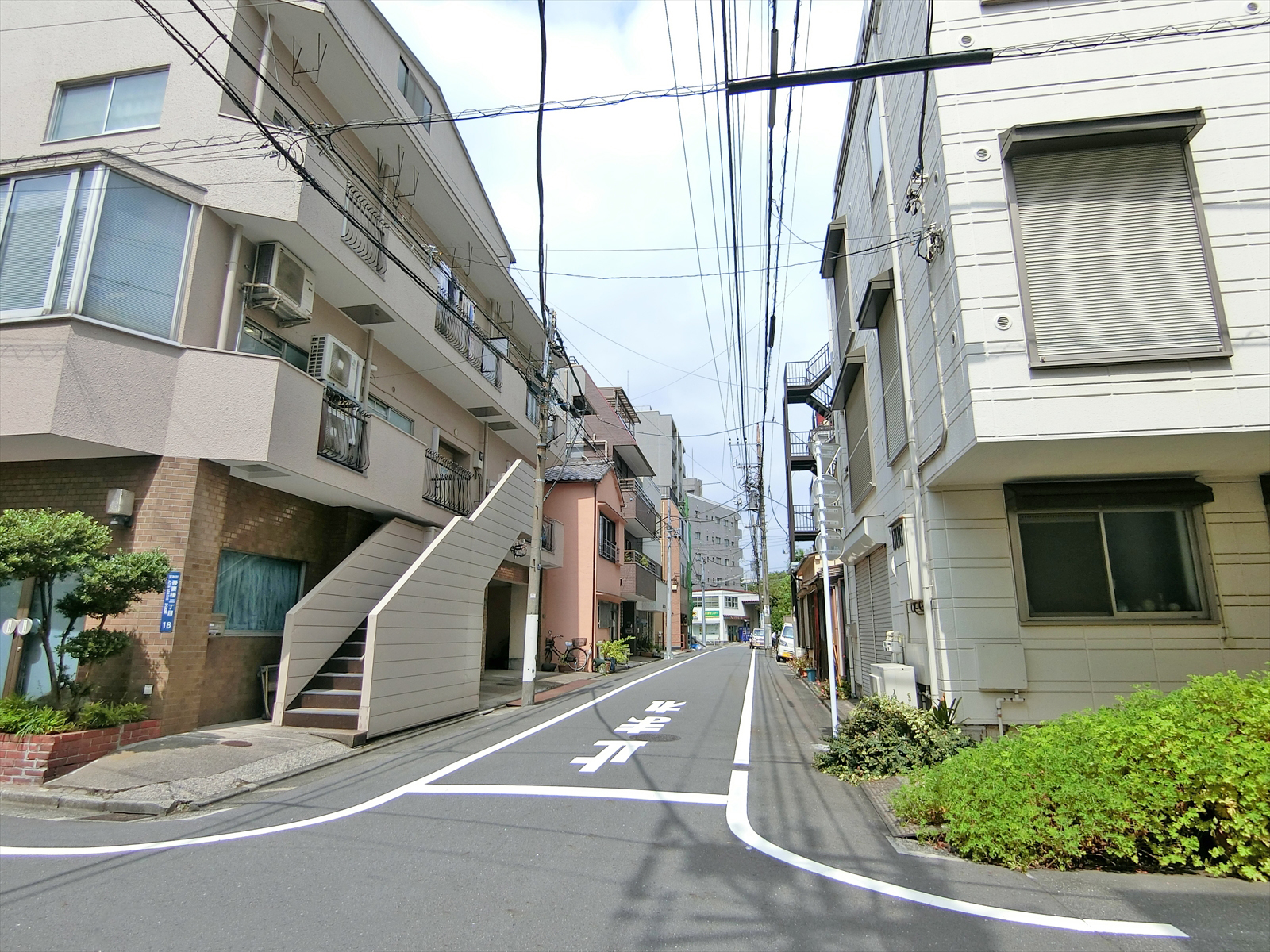 周辺は閑静なエリア