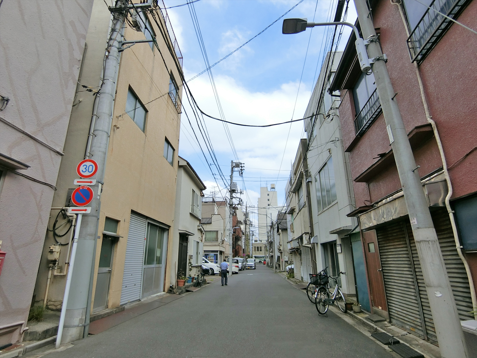 今戸ビル前面の通り