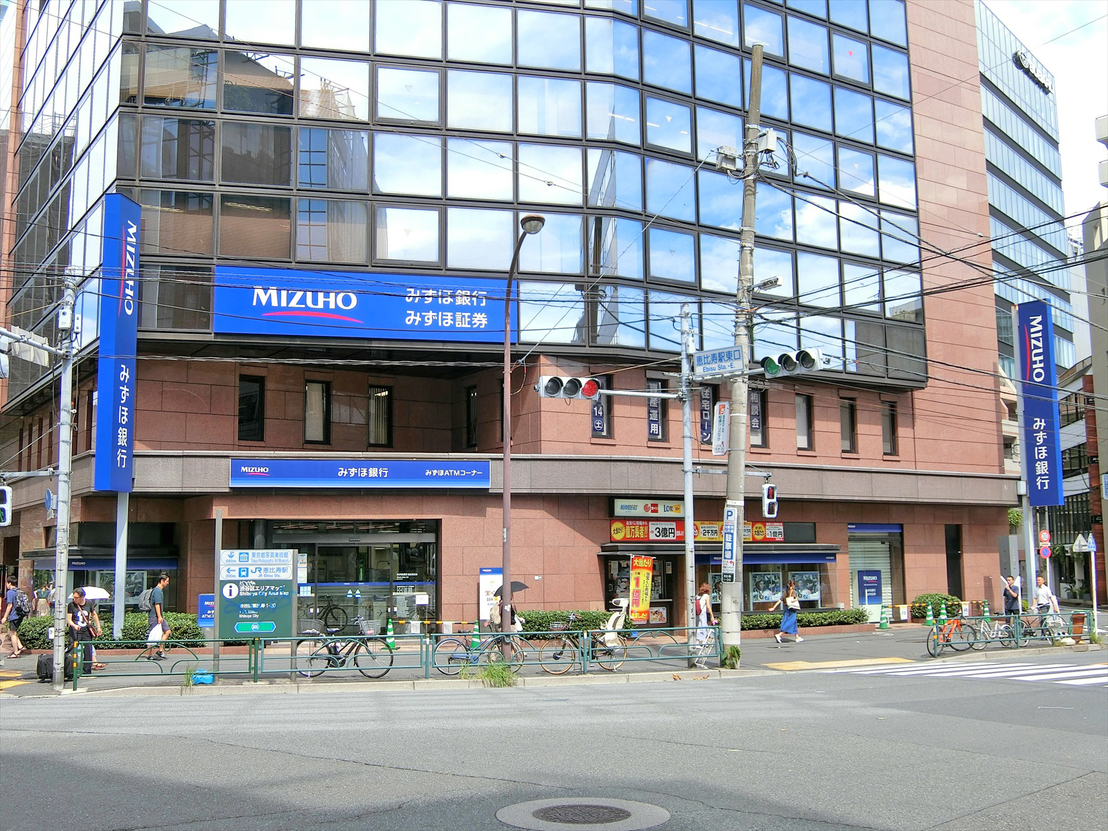 徒歩2分のみずほ銀行恵比寿支店