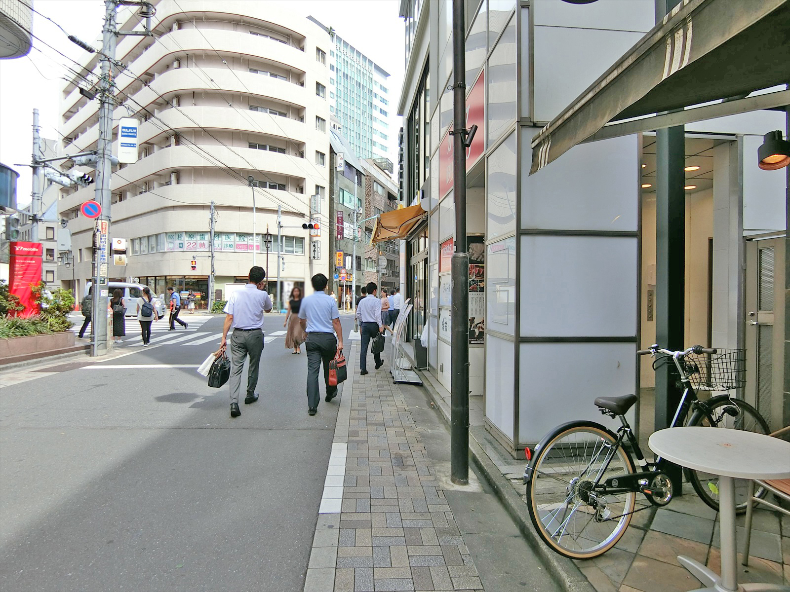 大慧ビル前面の通り