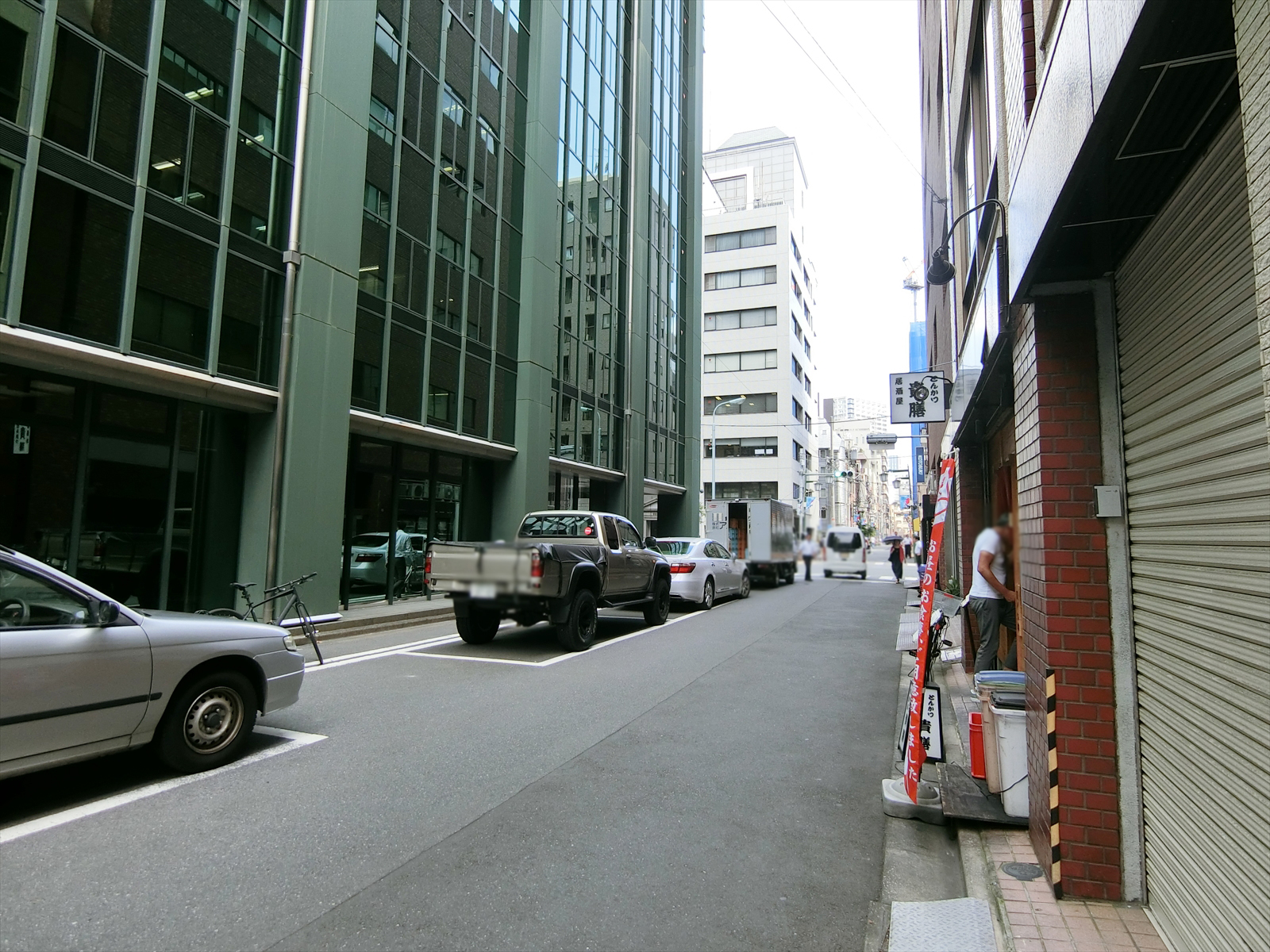 牧野ビル前面の通り
