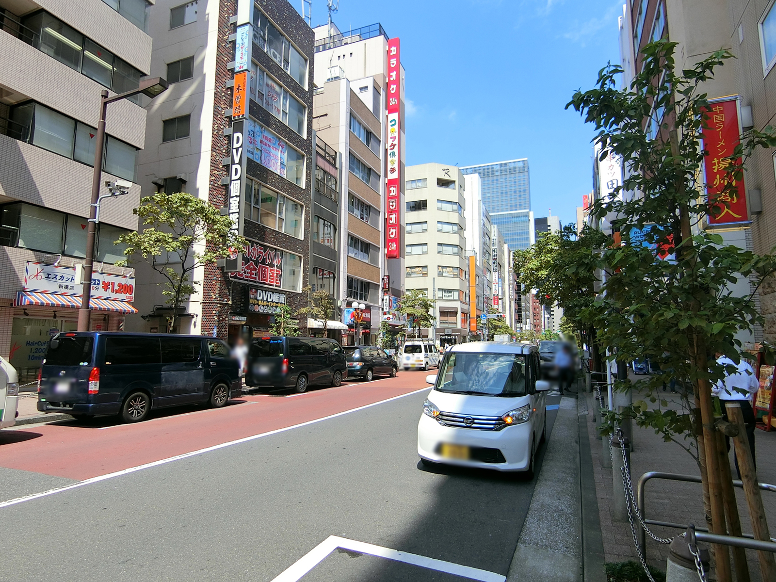 加賀屋ビル前面の通り