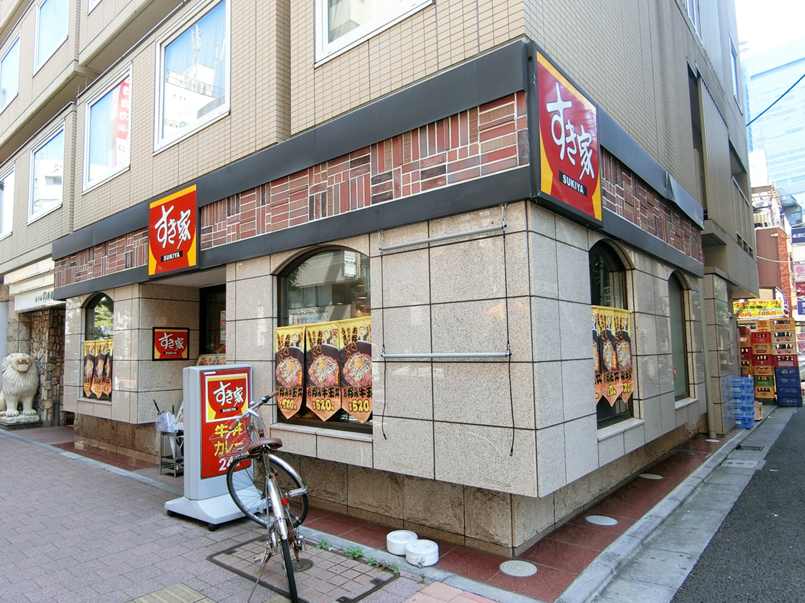 向かいのすき家 新橋3丁目店